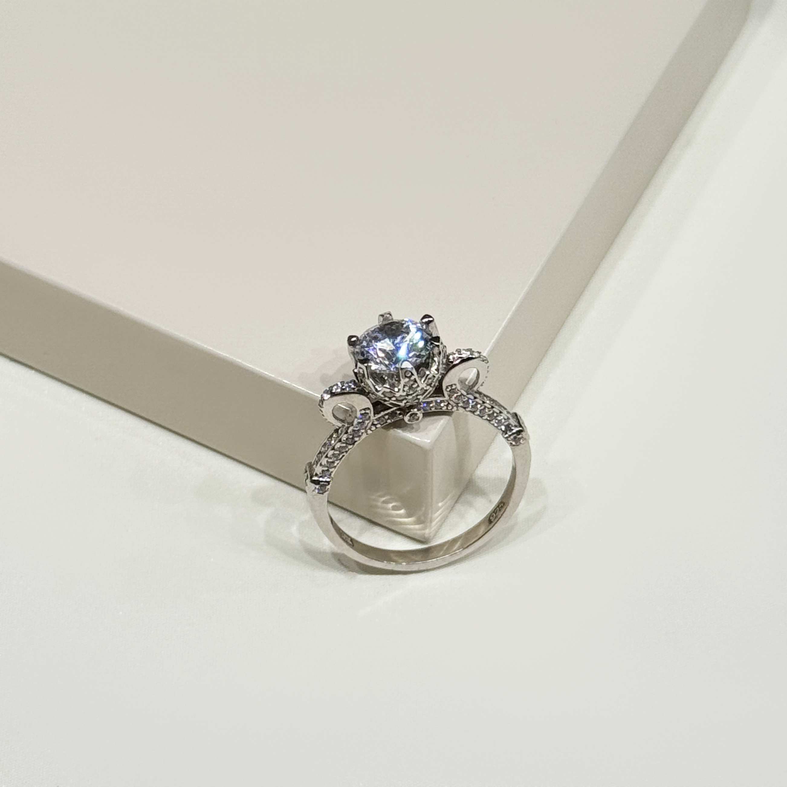 925 sterling silver ring with Swarovski zircon - (R-0133)