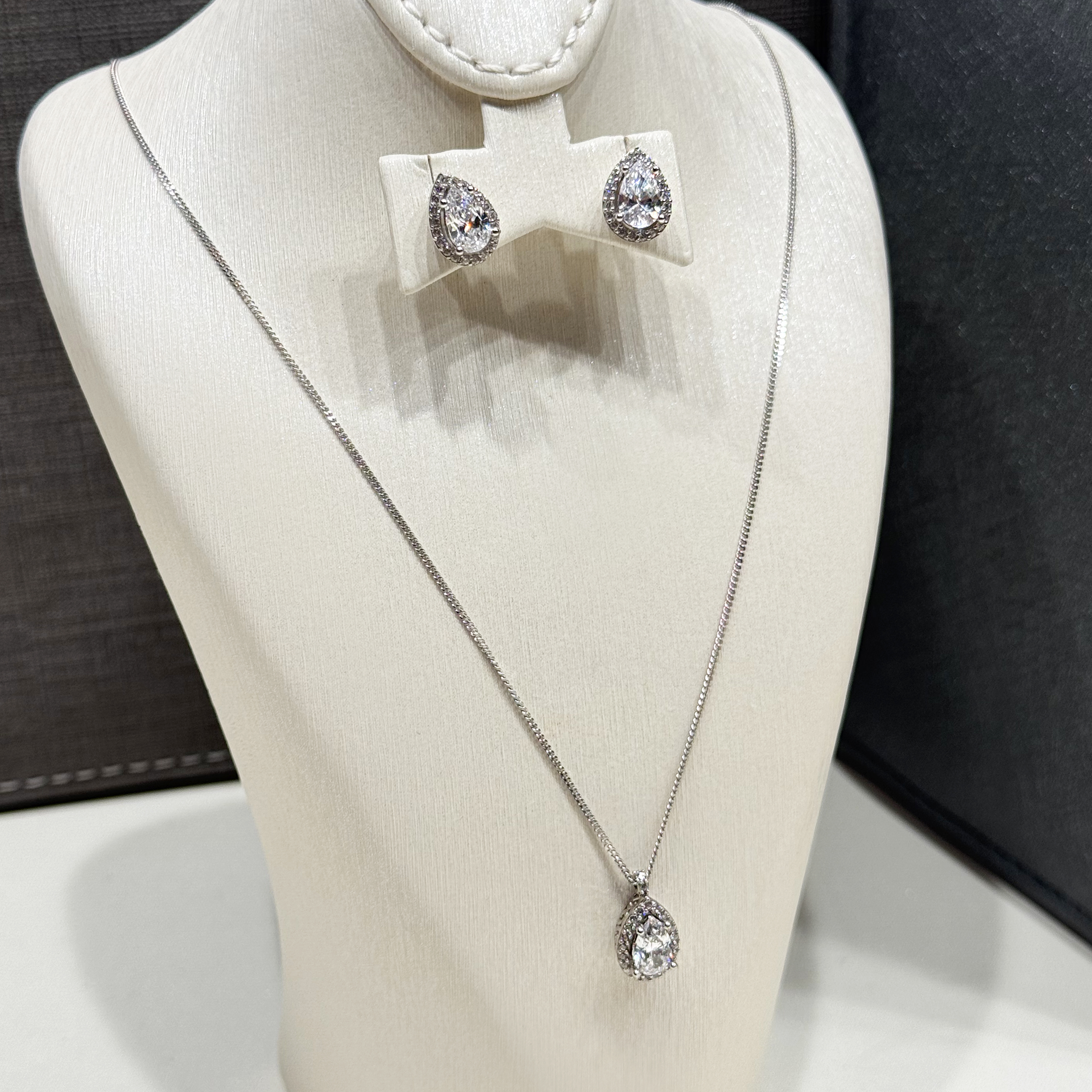 Half set of 925 sterling silver with Swarovski zircon - (R-0140)