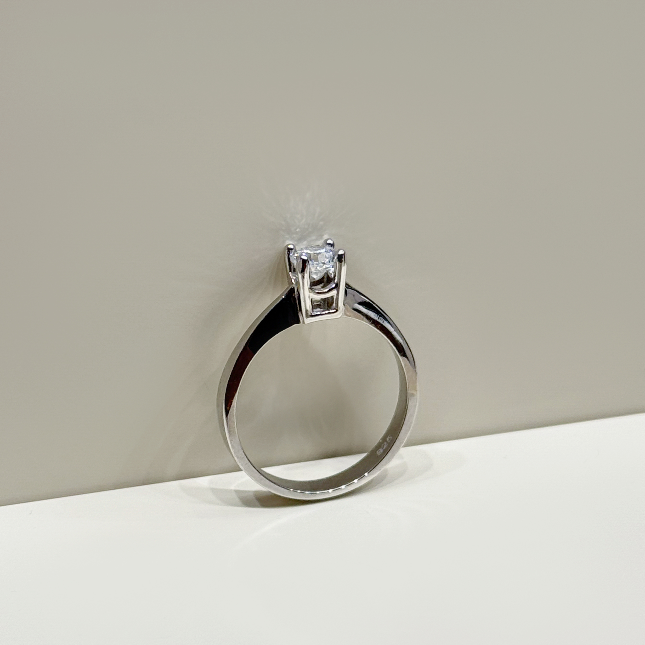 925 sterling silver ring with Swarovski zircon - (R-0164)