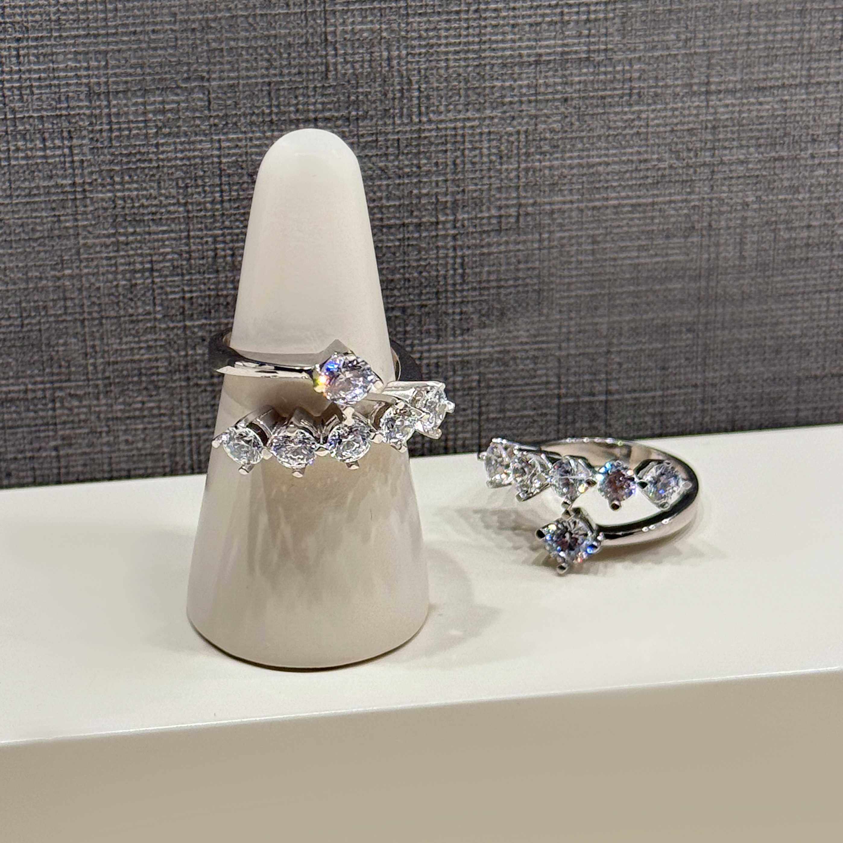 925 sterling silver ring with Swarovski zircon - (R-0165)