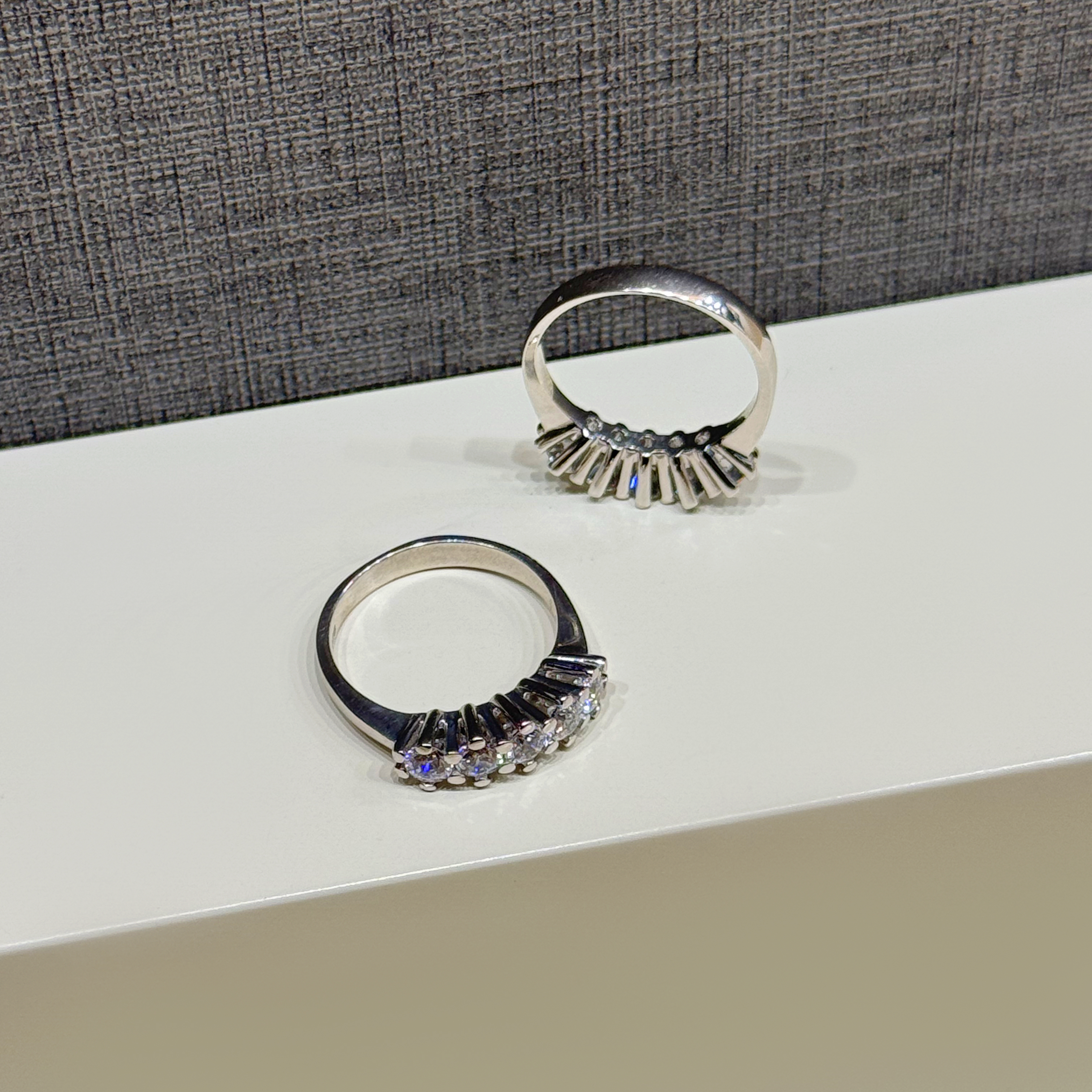 925 sterling silver ring with Swarovski zircon - (R-0171)