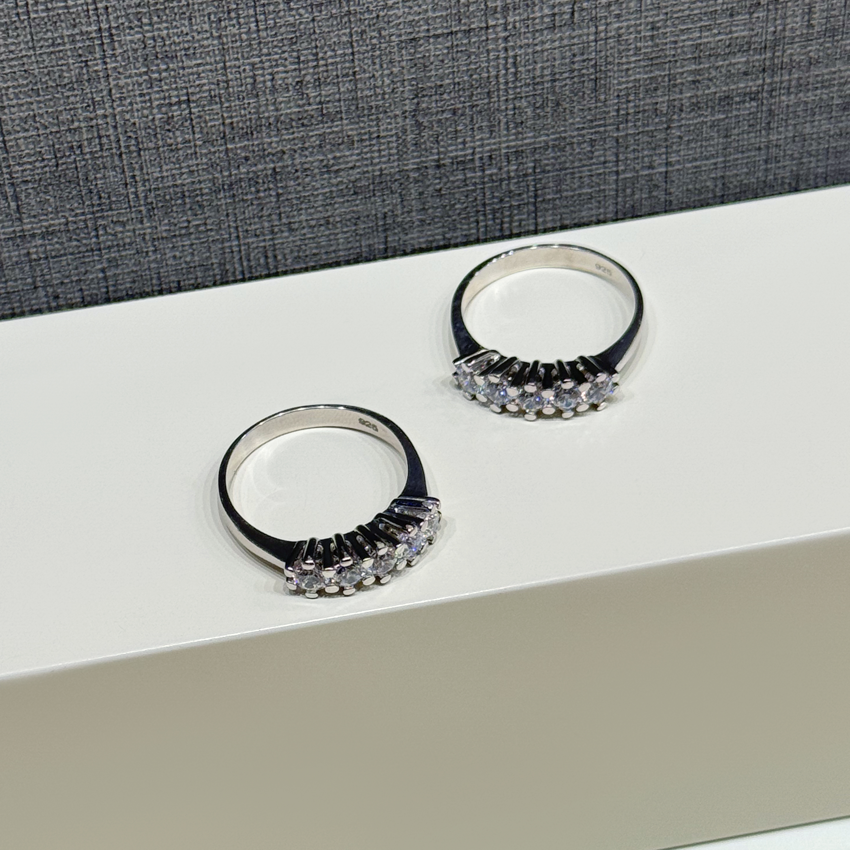 925 sterling silver ring with Swarovski zircon - (R-0173)