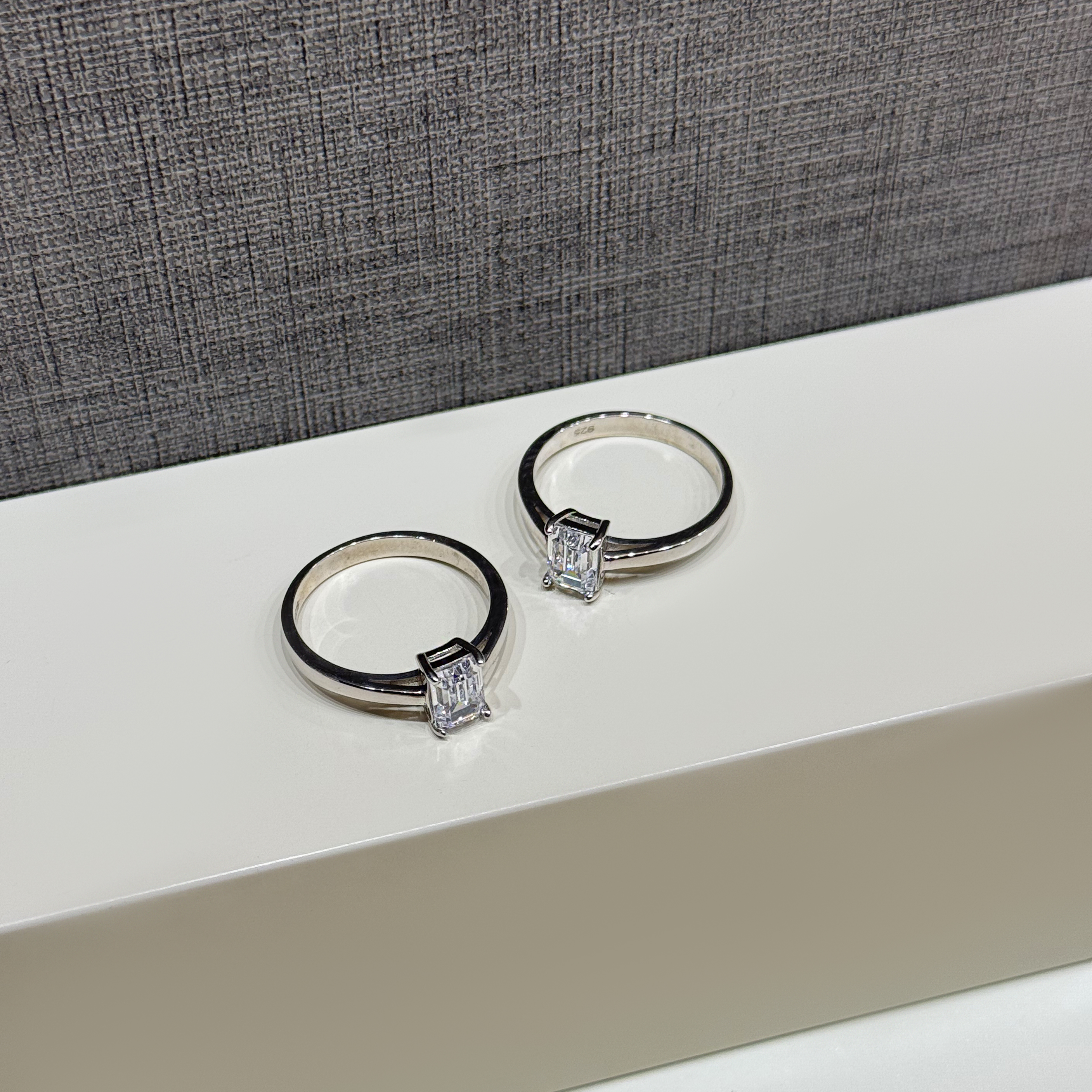 925 sterling silver ring with Swarovski zircon - (R-0176)