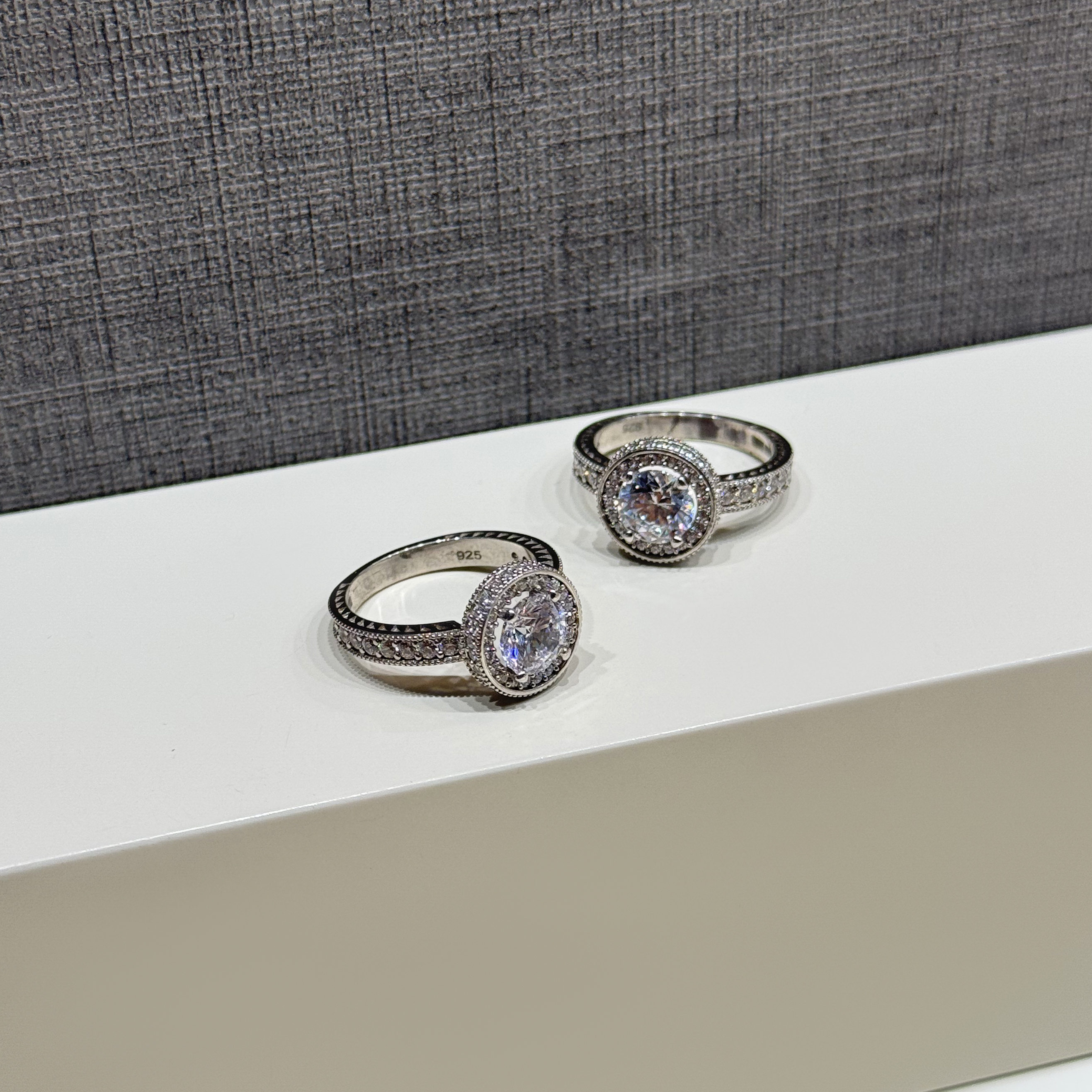 925 sterling silver ring with Swarovski zircon - (R-0177)