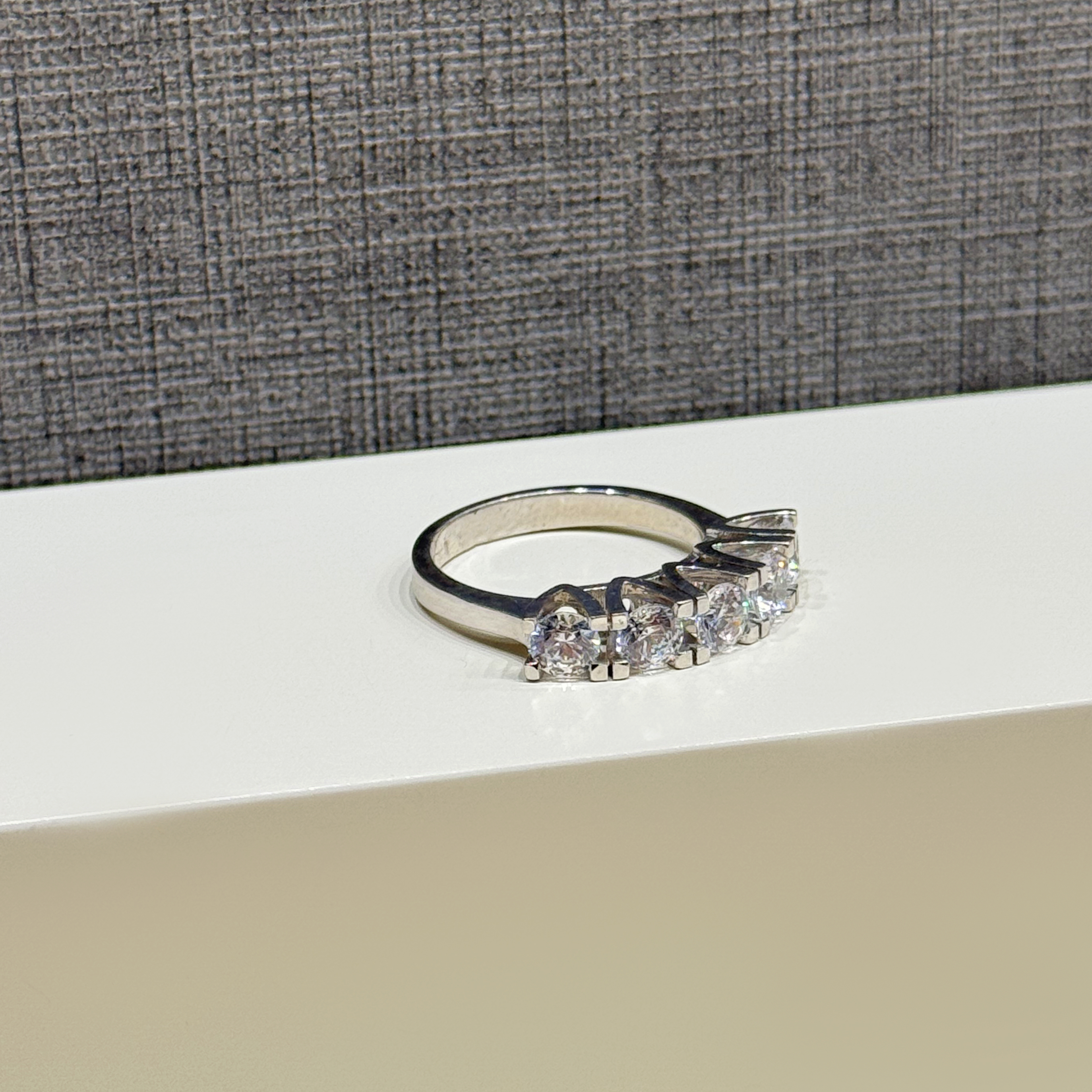 925 sterling silver ring with Swarovski zircon - (R-0178)