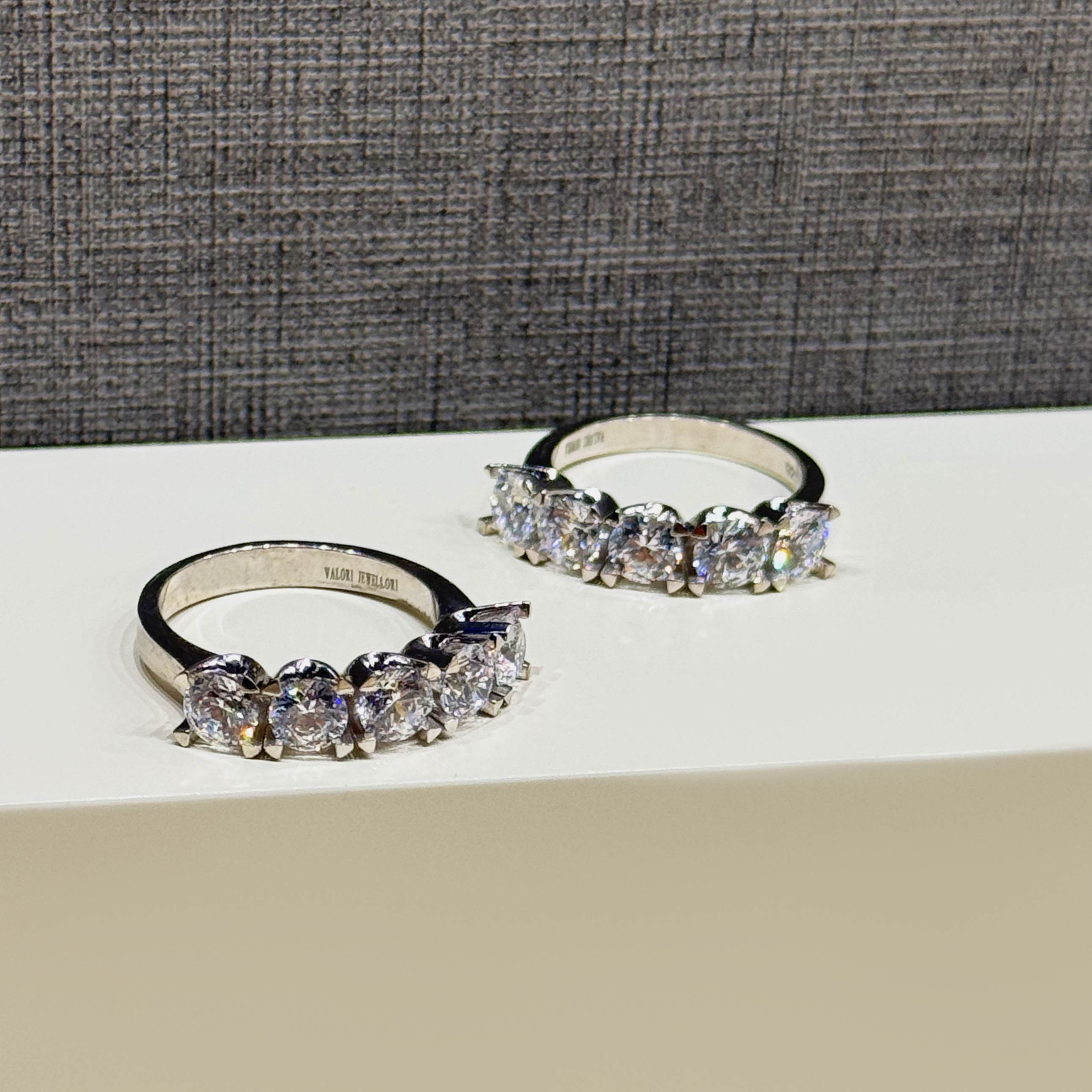 925 sterling silver ring with Swarovski zircon - (R-0181)