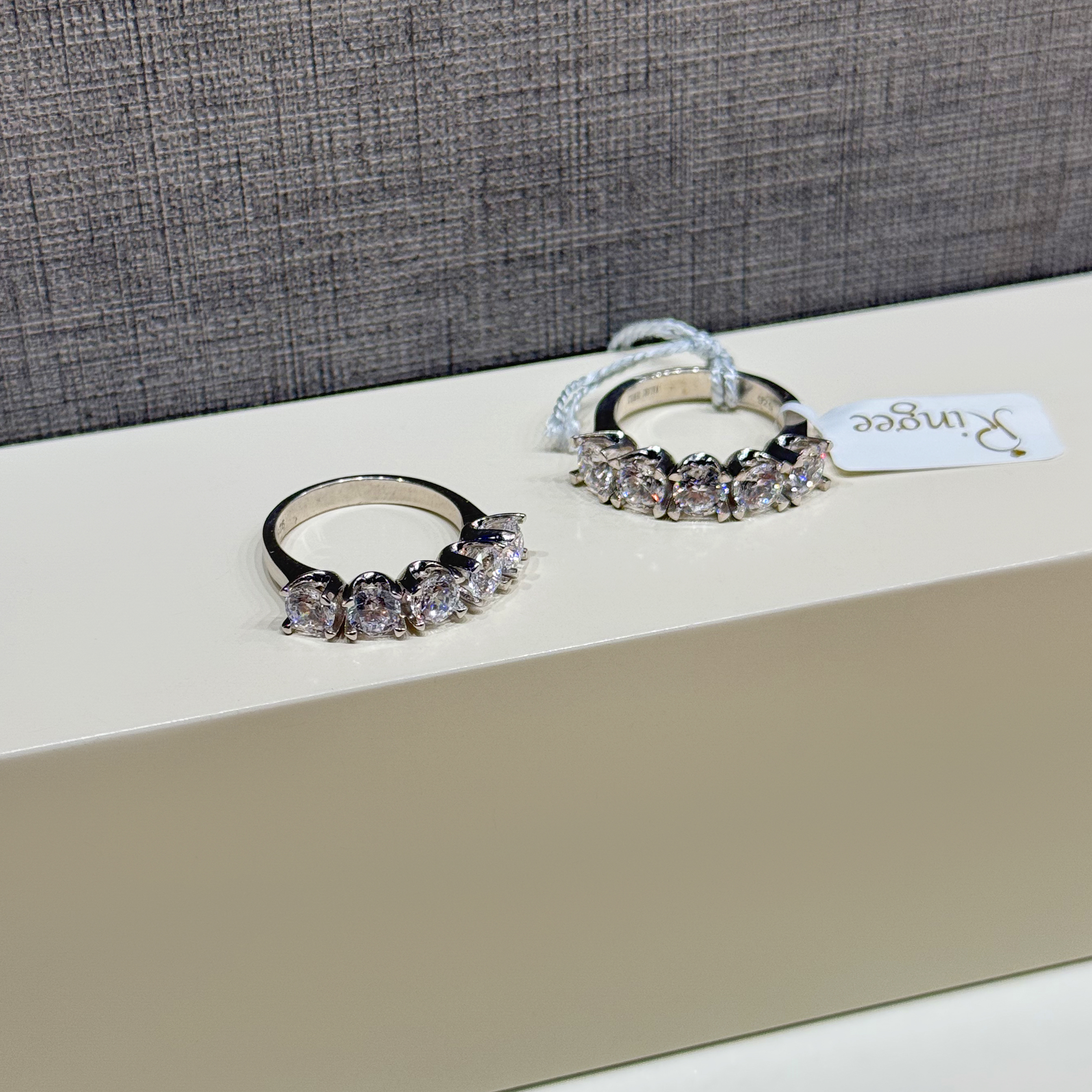 925 sterling silver ring with Swarovski zircon - (R-0186)