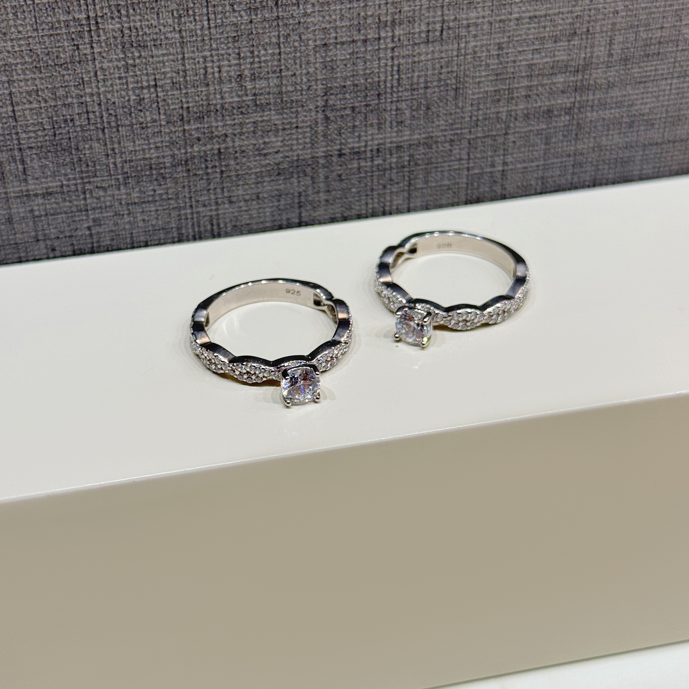 925 sterling silver ring with Swarovski zircon - (R-0187)