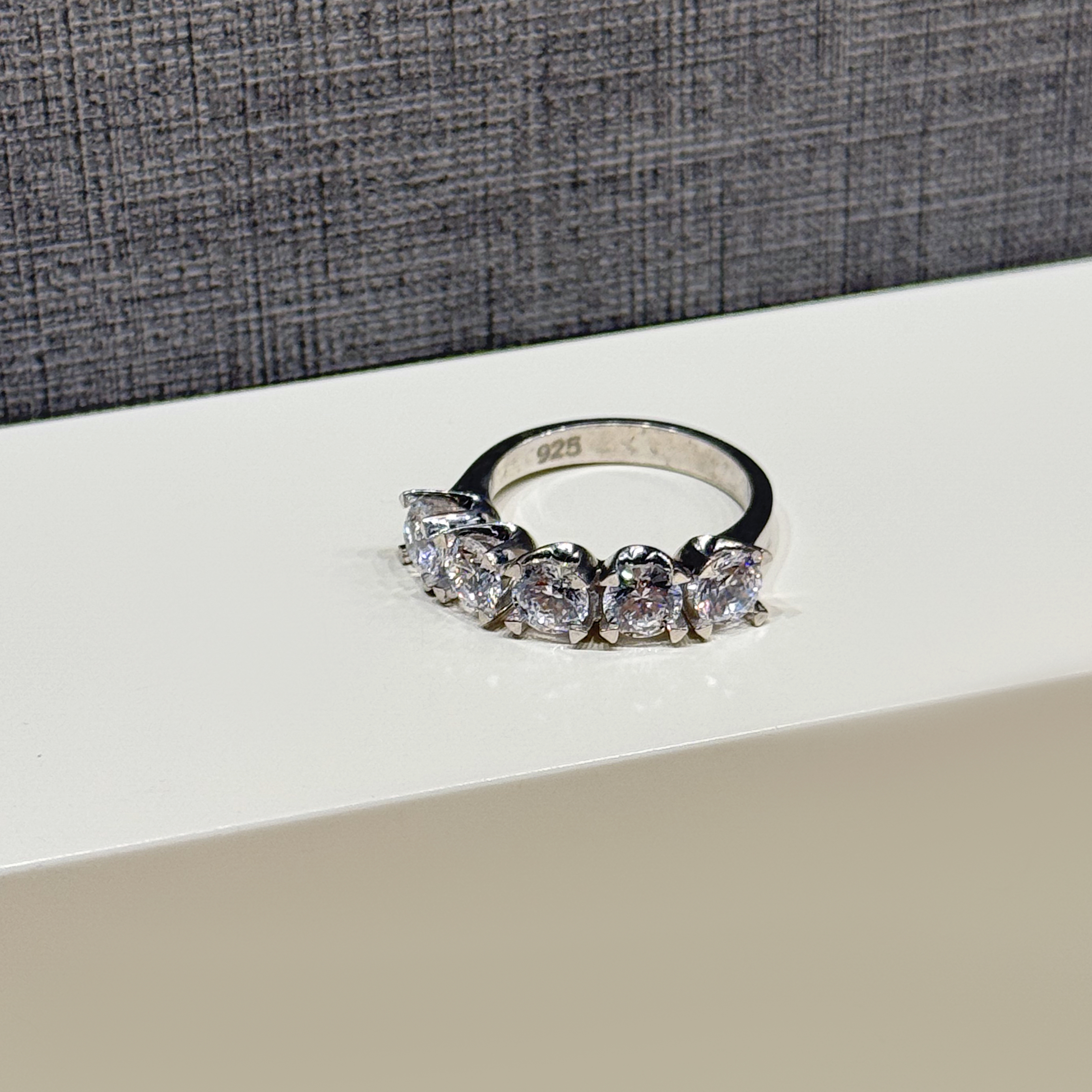 925 sterling silver ring with Swarovski zircon - (R-0190)