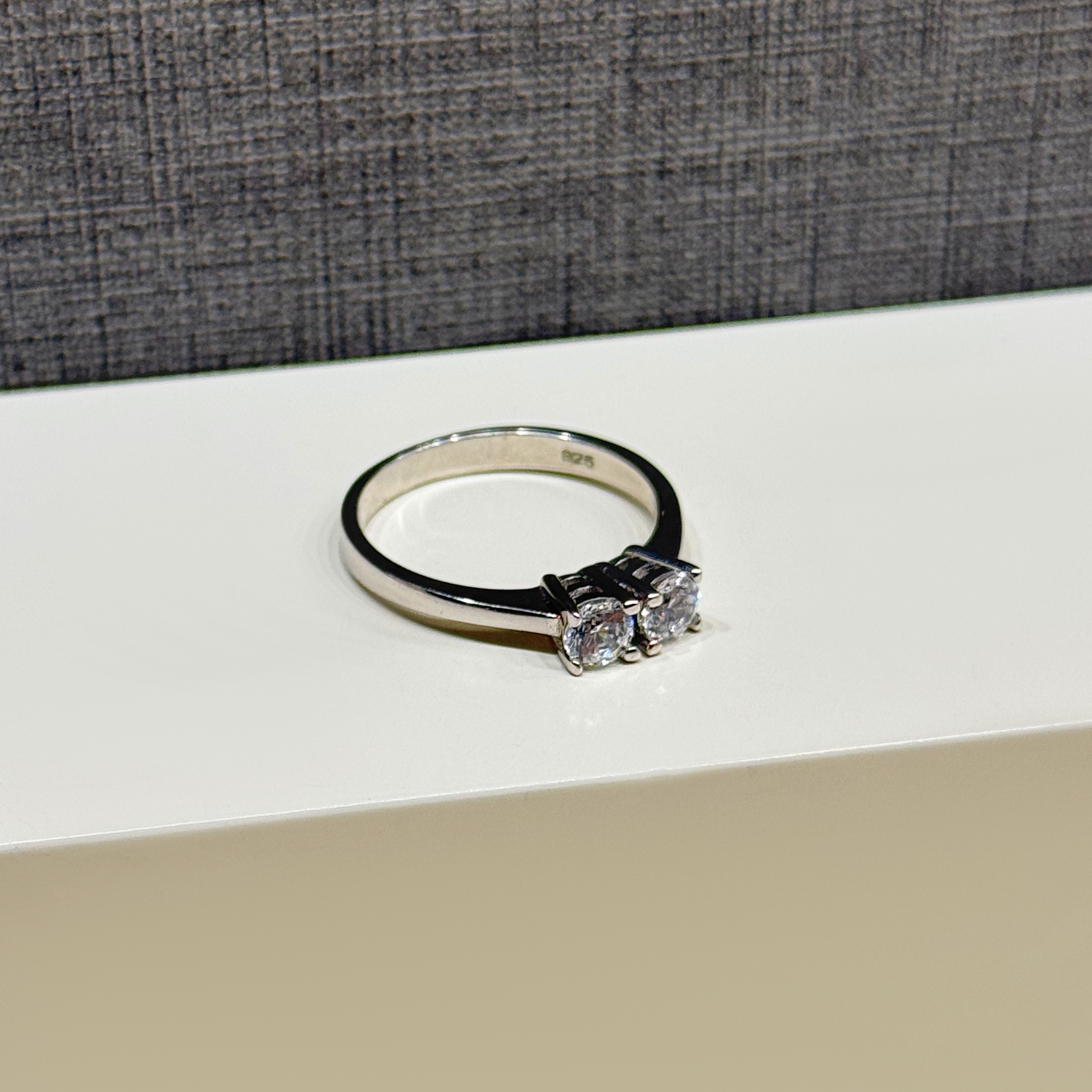 925 sterling silver ring with Swarovski zircon - (R-0195)