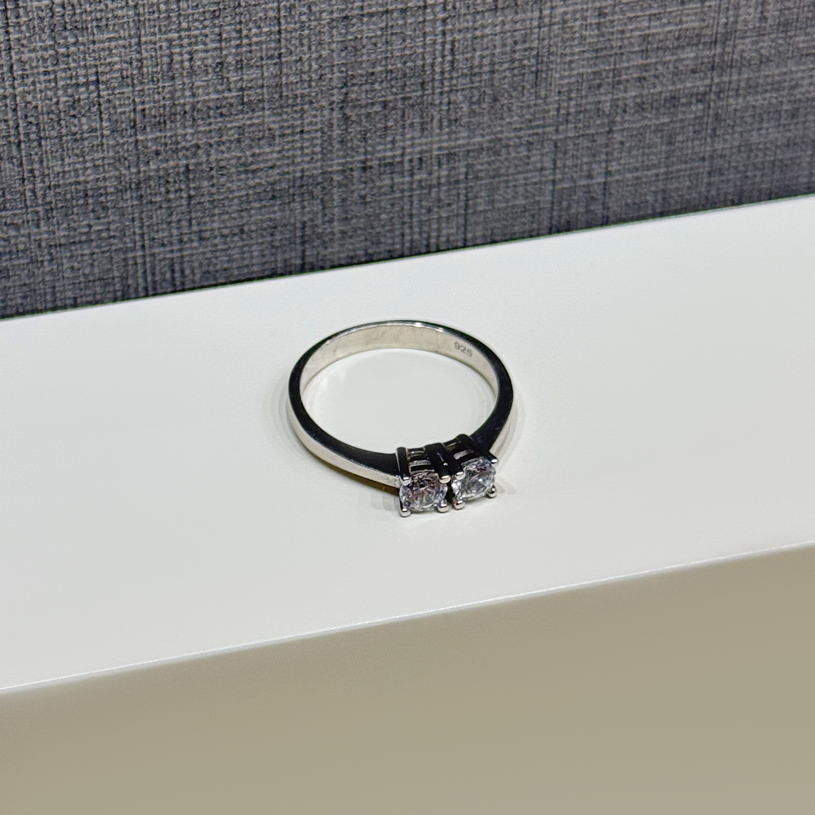 925 sterling silver ring with Swarovski zircon - (R-0196)