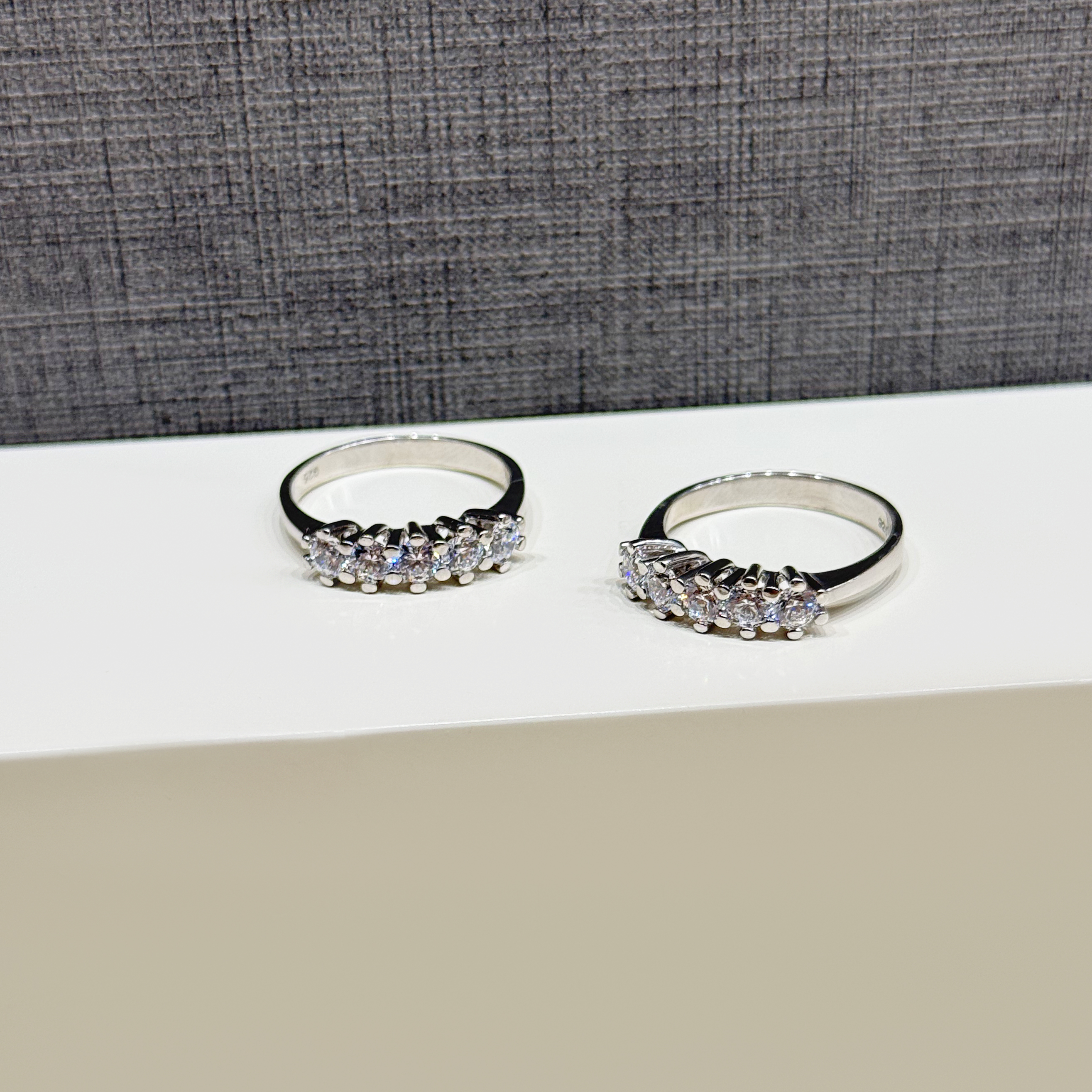 925 sterling silver ring with Swarovski zircon - (R-0226)