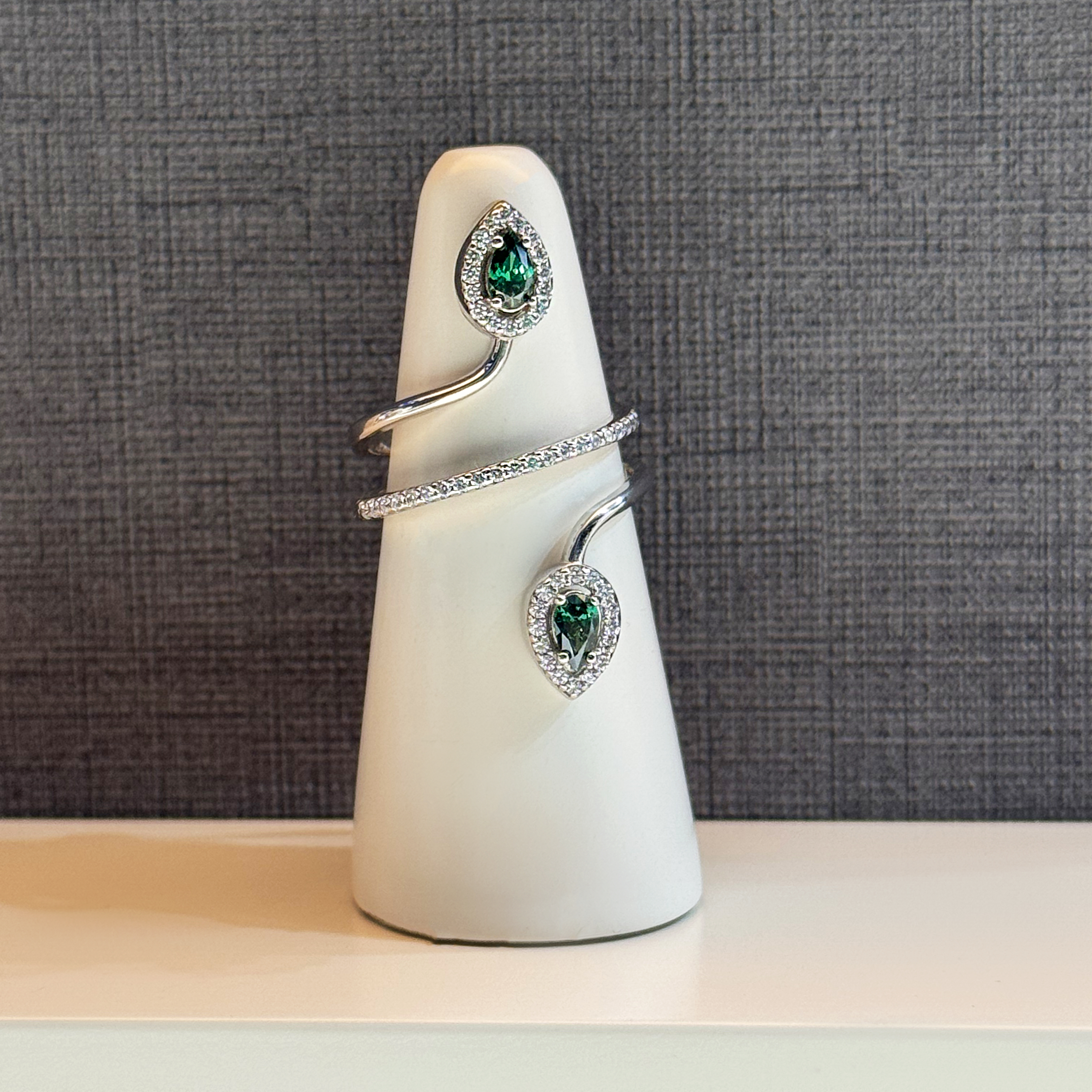 925 Sterling Silver Ring with Swarovski Zircon - (R-0023)