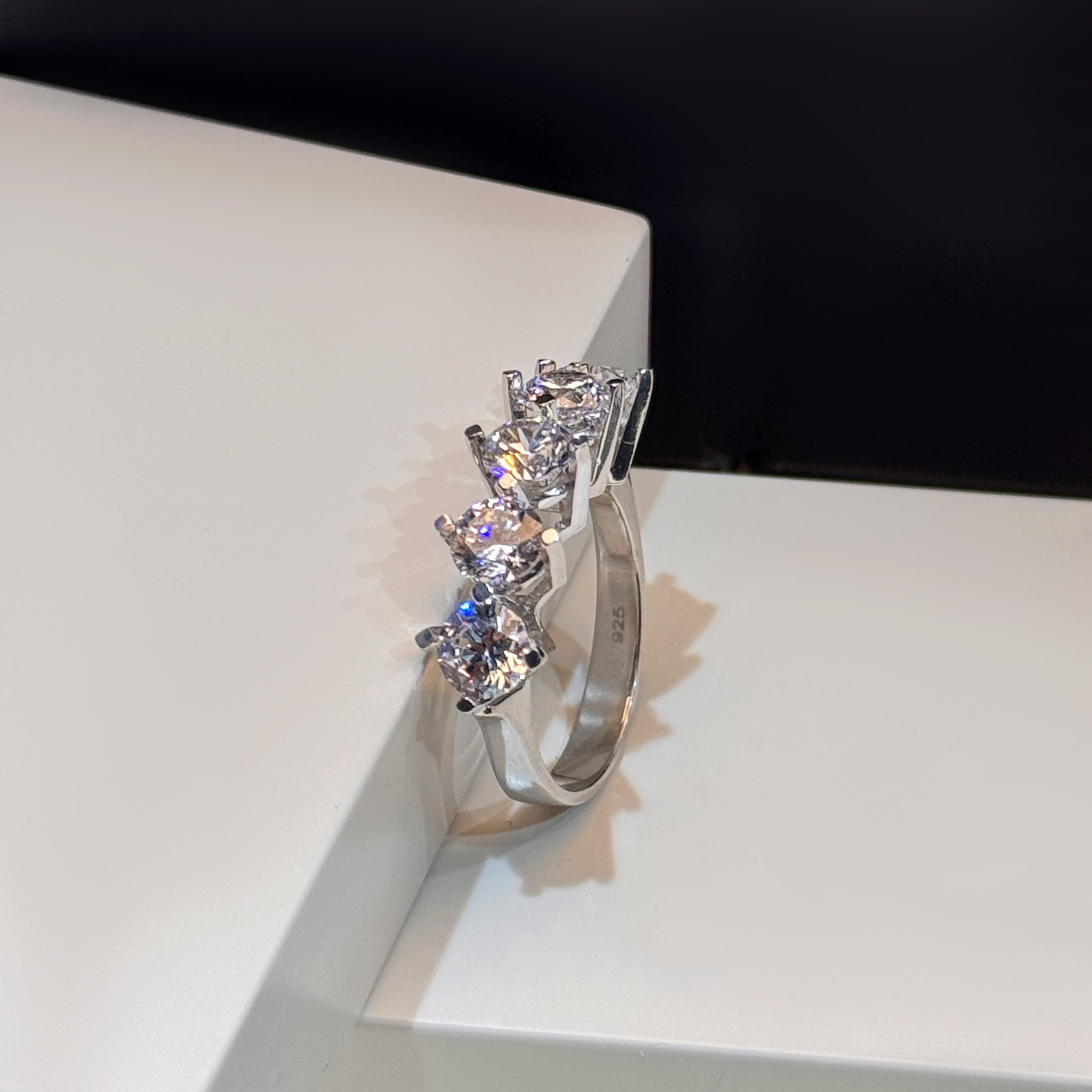 925 sterling silver ring with Swarovski zircon - (R-0241)