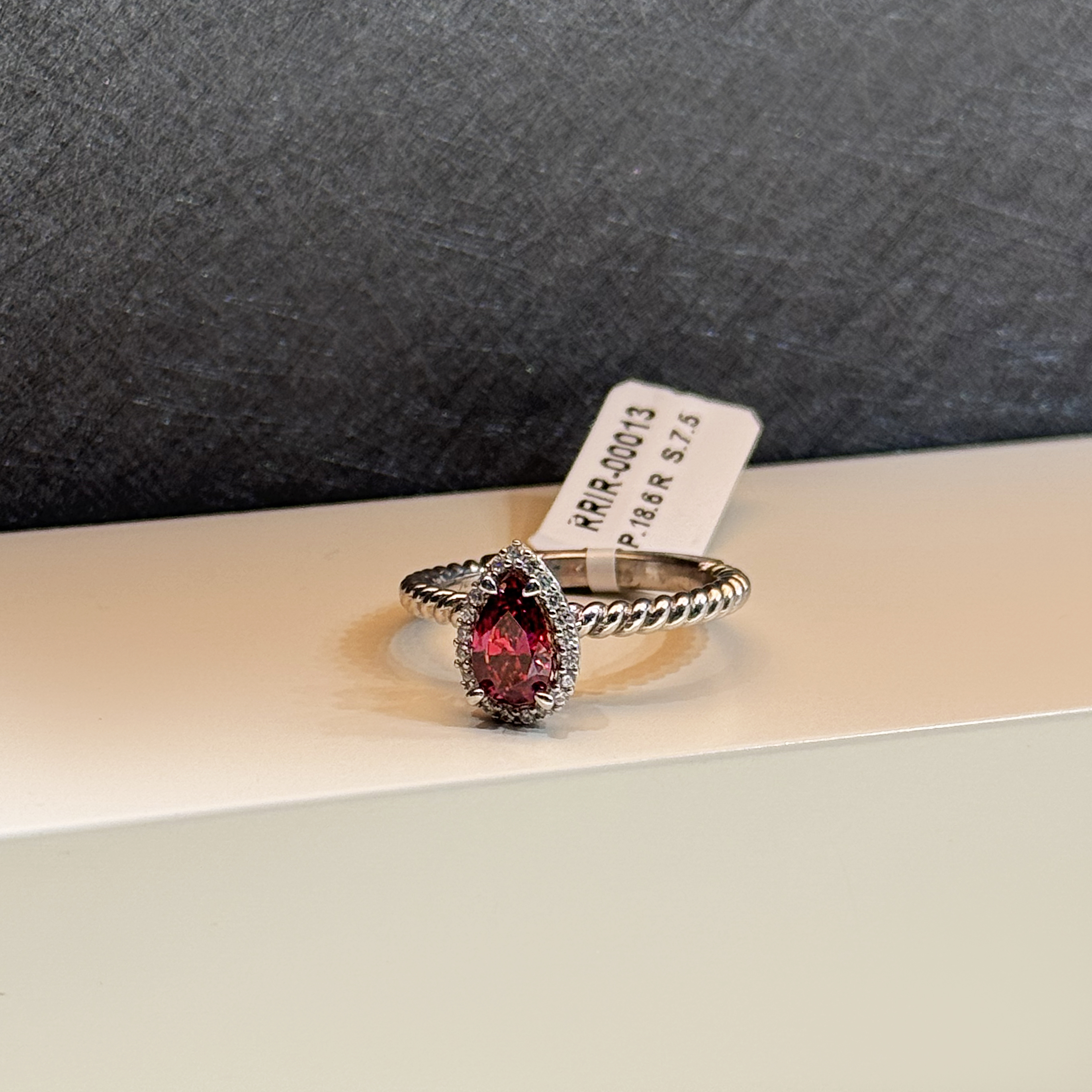 925 Sterling Silver Ring with Swarovski Zircon - (R-0027)