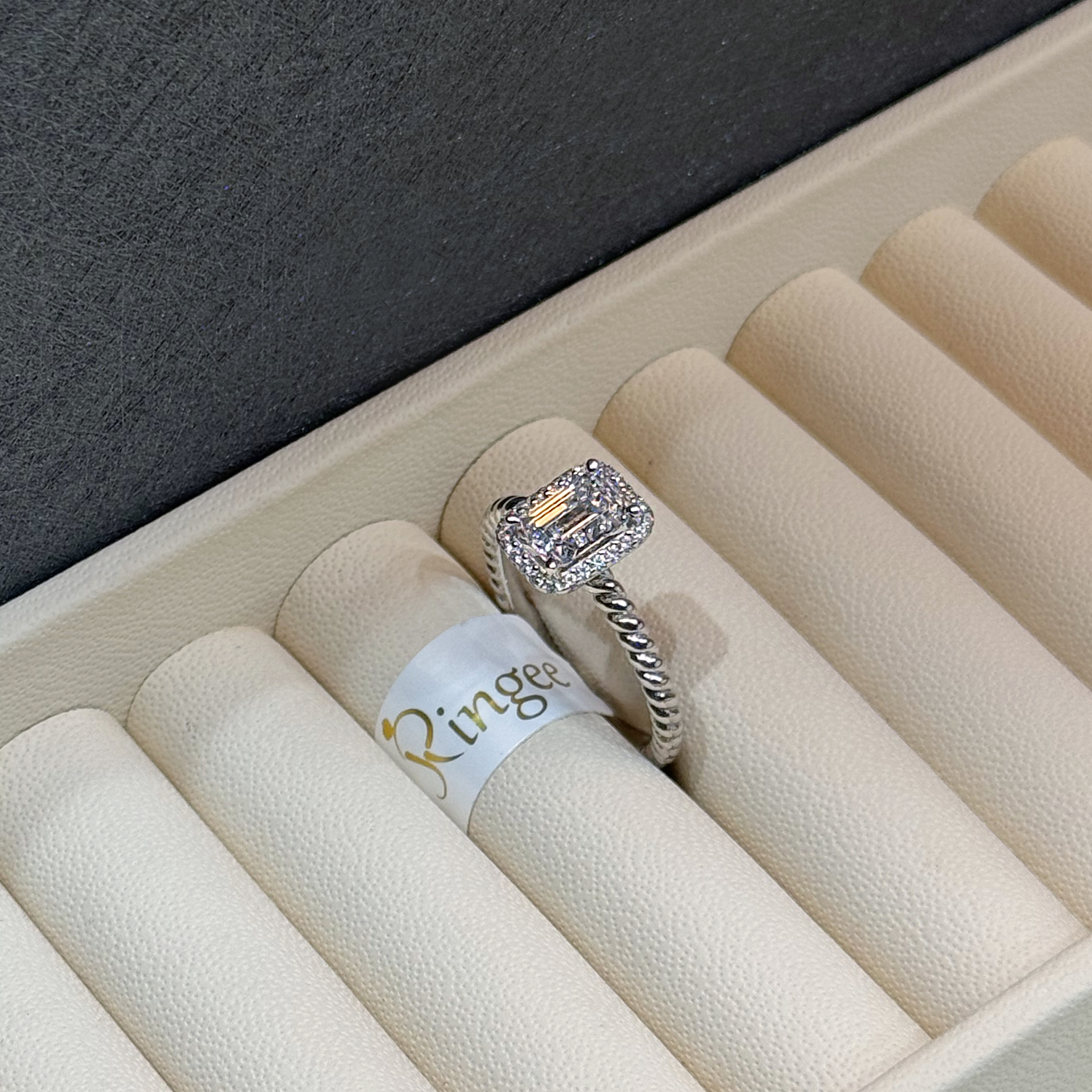 925 Sterling Silver Ring with Swarovski Zircon - (R-0035)