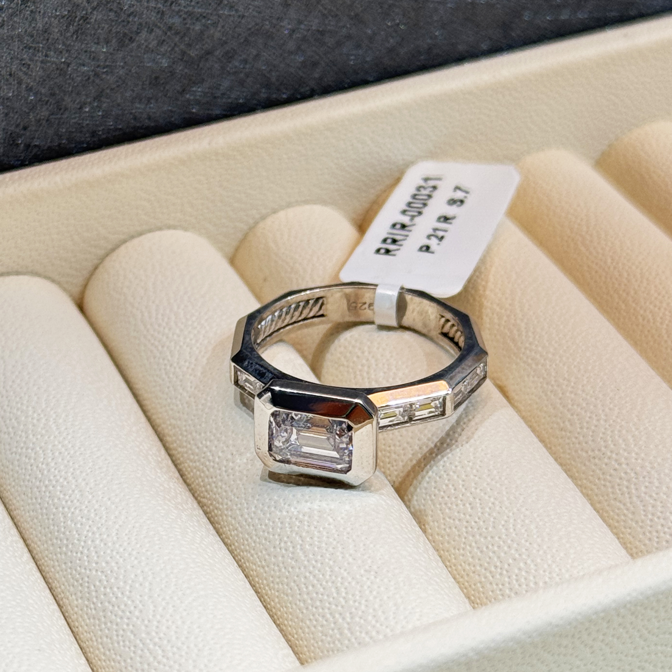 925 Sterling Silver Ring with Swarovski Zircon - (R-0039)