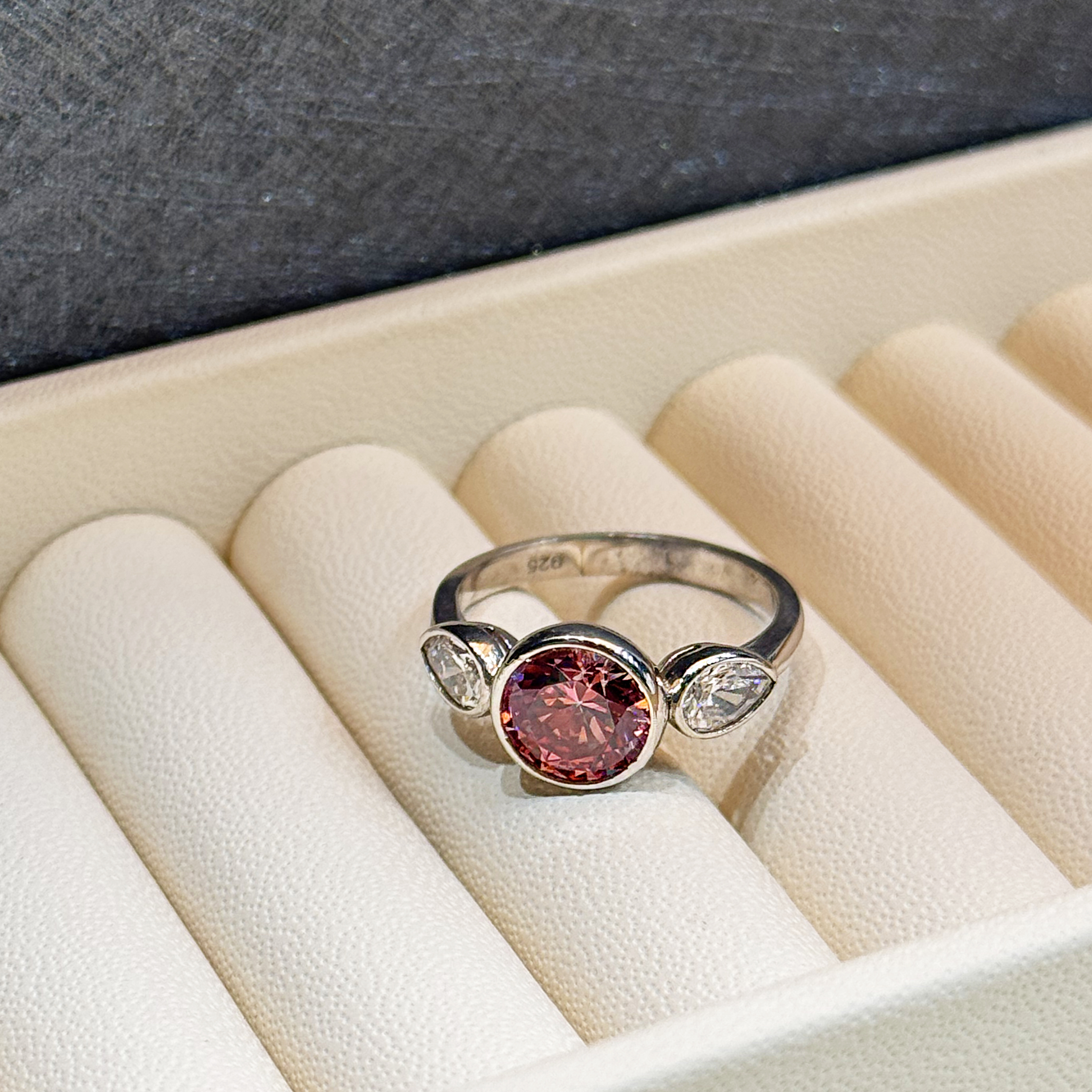 925 Sterling Silver Ring with Swarovski Zircon - (R-0040)