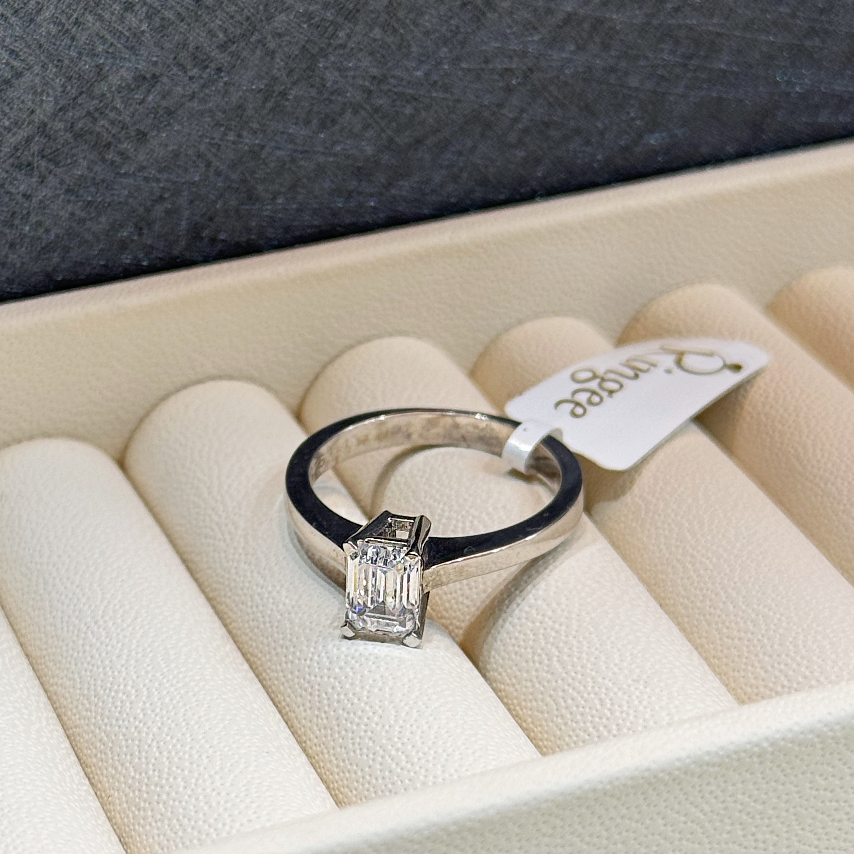 925 Sterling Silver Ring with Swarovski Zircon - (R-0041)