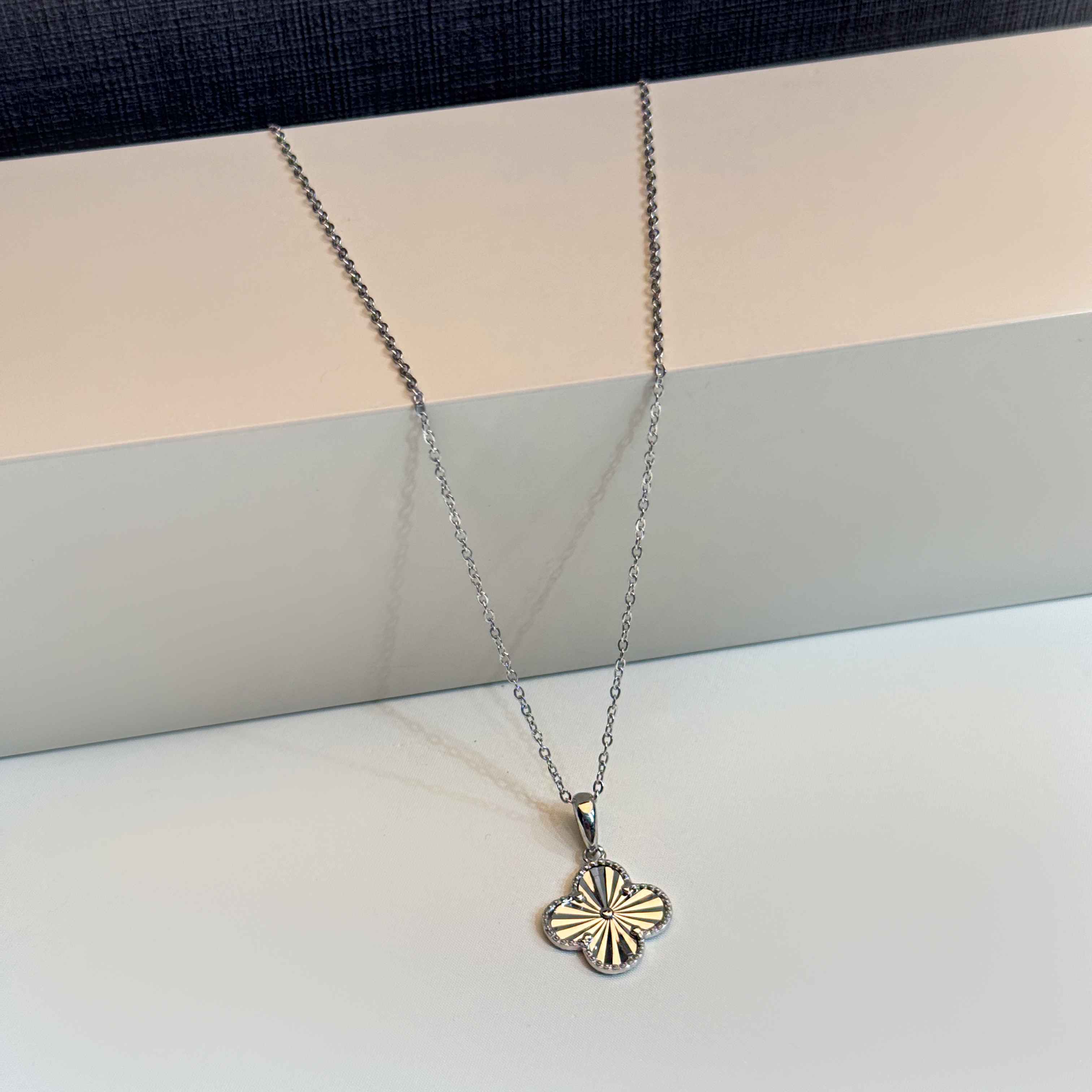 Van Cleef choker, 925 sterling silver - (R-0061) Van Cleef choker, 925 sterling silver - (R-0061)