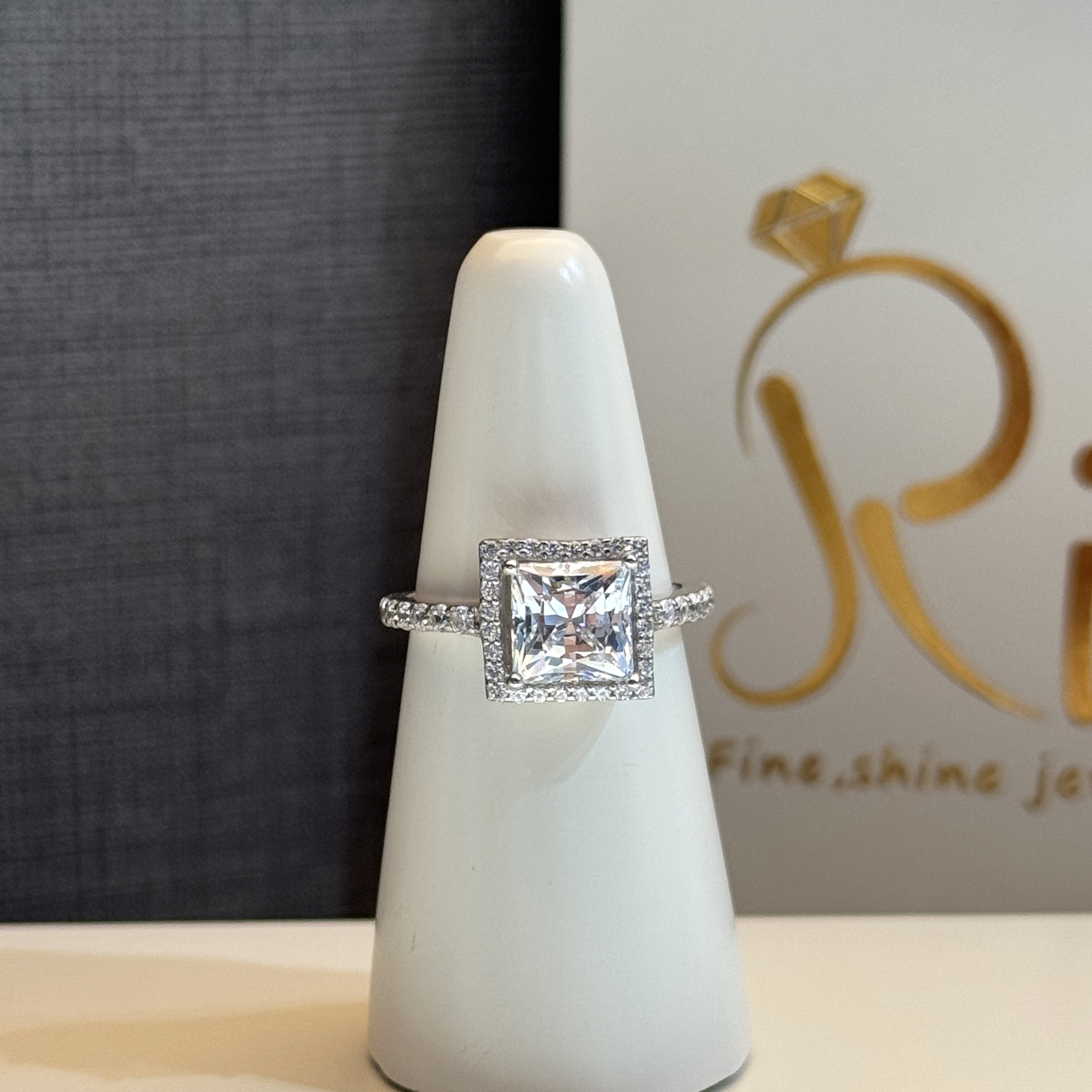 925 Sterling Silver Ring with Swarovski Zircon - (R-0064)