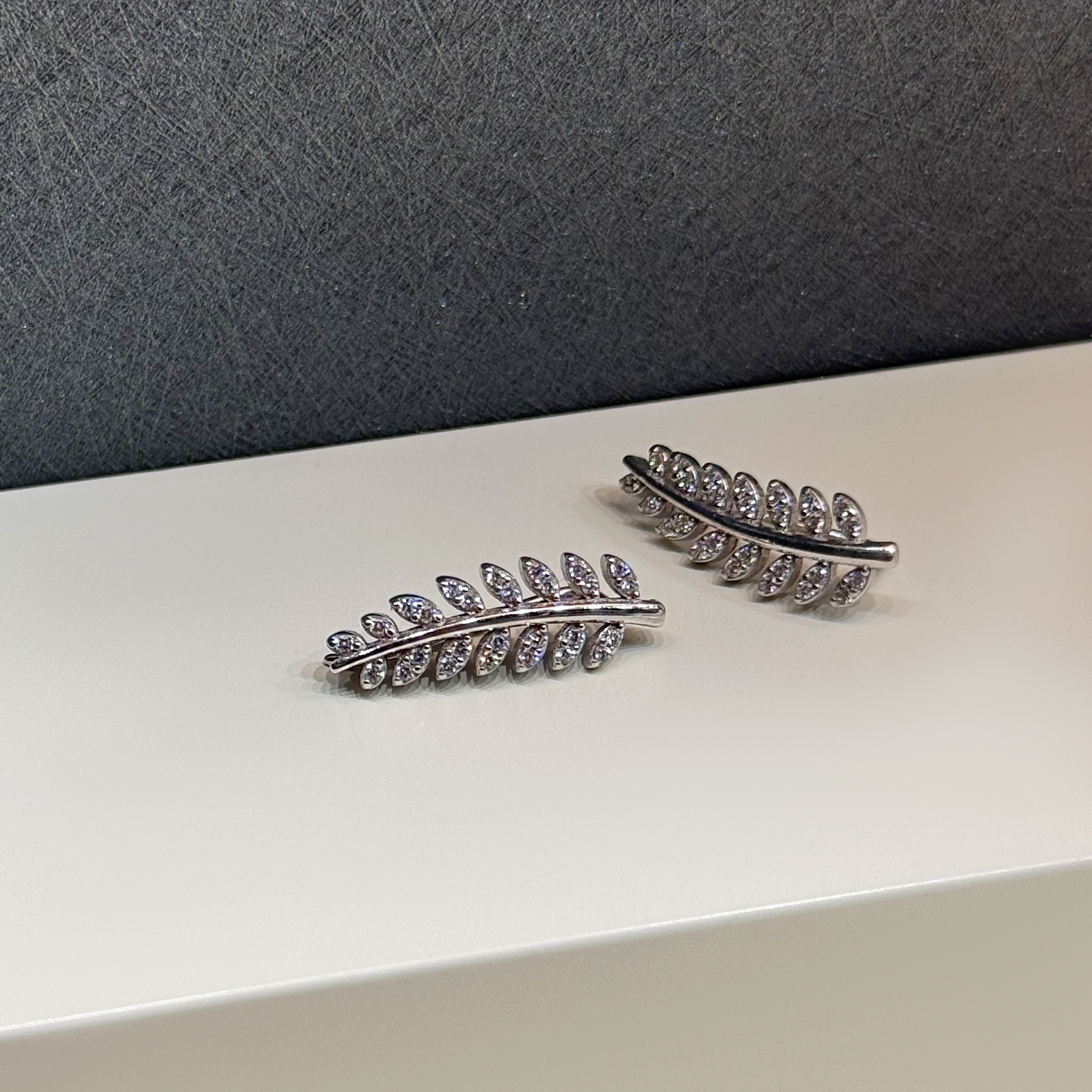 925 Sterling Silver Swarovski Zircon Pendant - (R-0099)