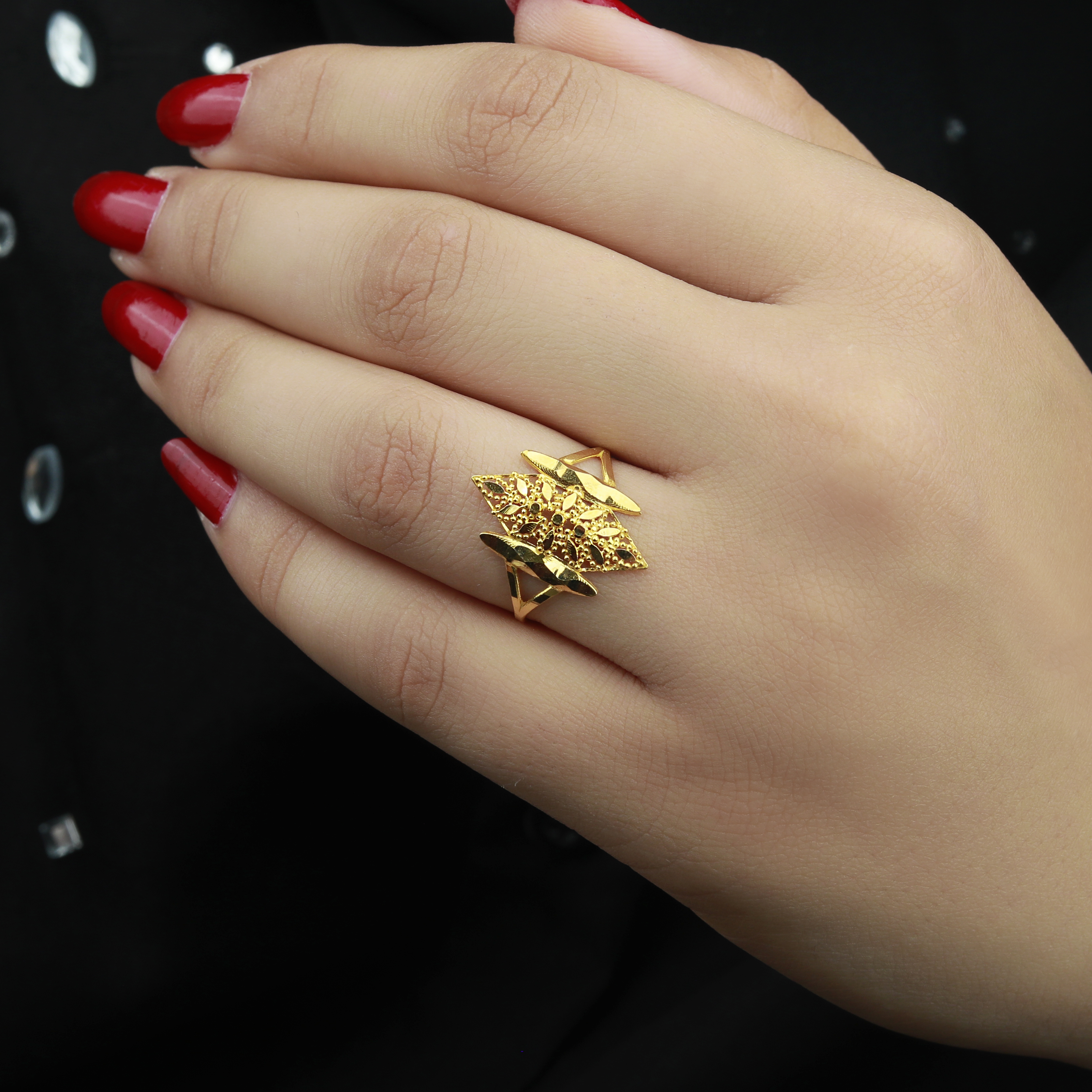21-karat gold ring, made in Kuwait - (S-0106)