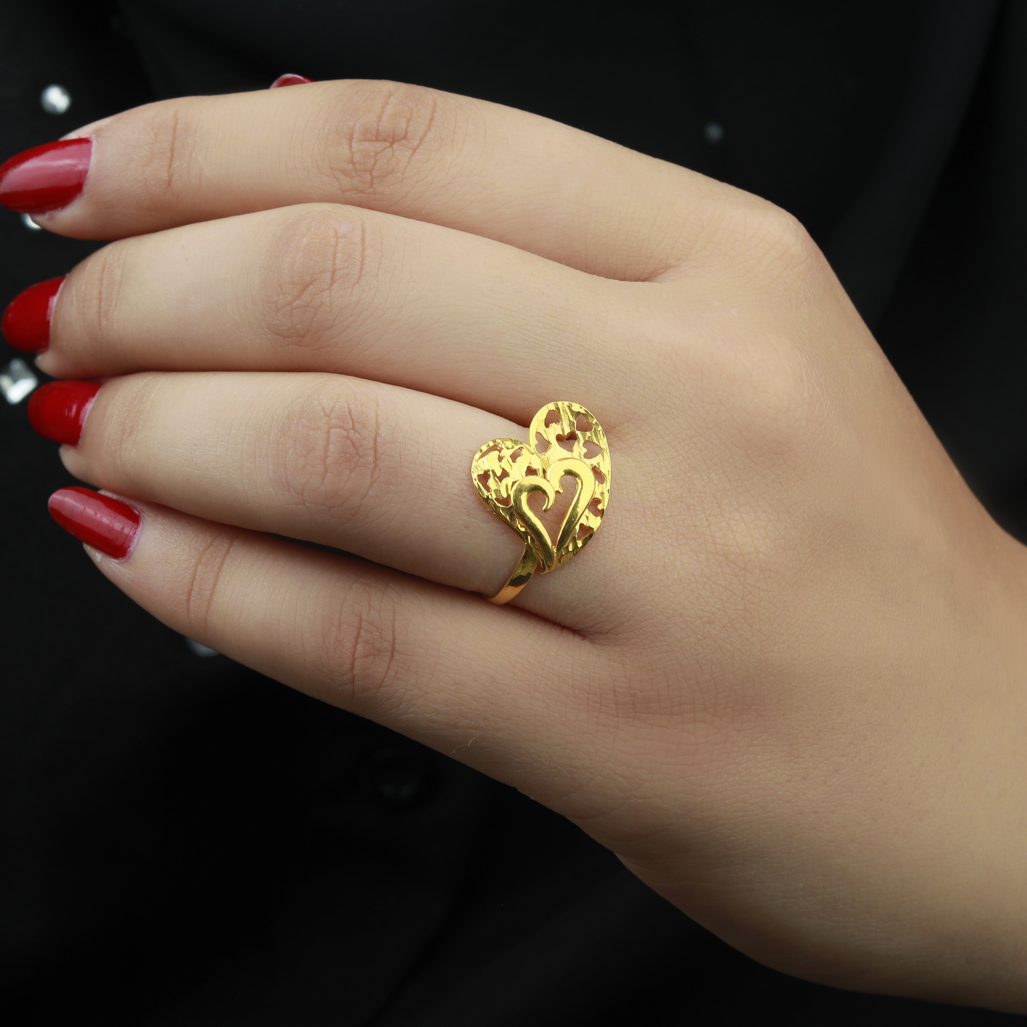 21-karat gold ring, made in Kuwait - (S-0107)
