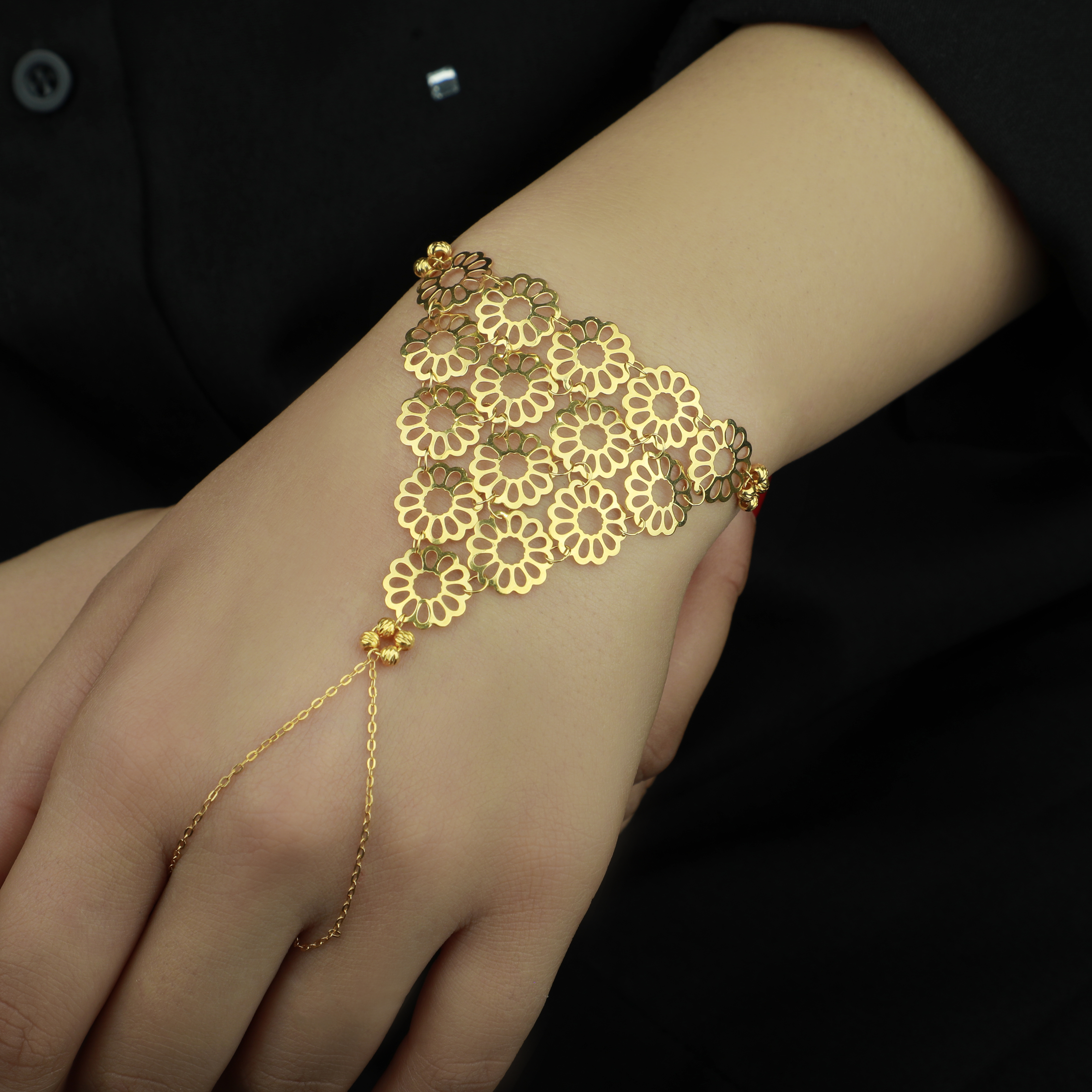 21-karat gold hand, Turkish made - (S-0114) 21-karat gold hand, Turkish made - (S-0114)