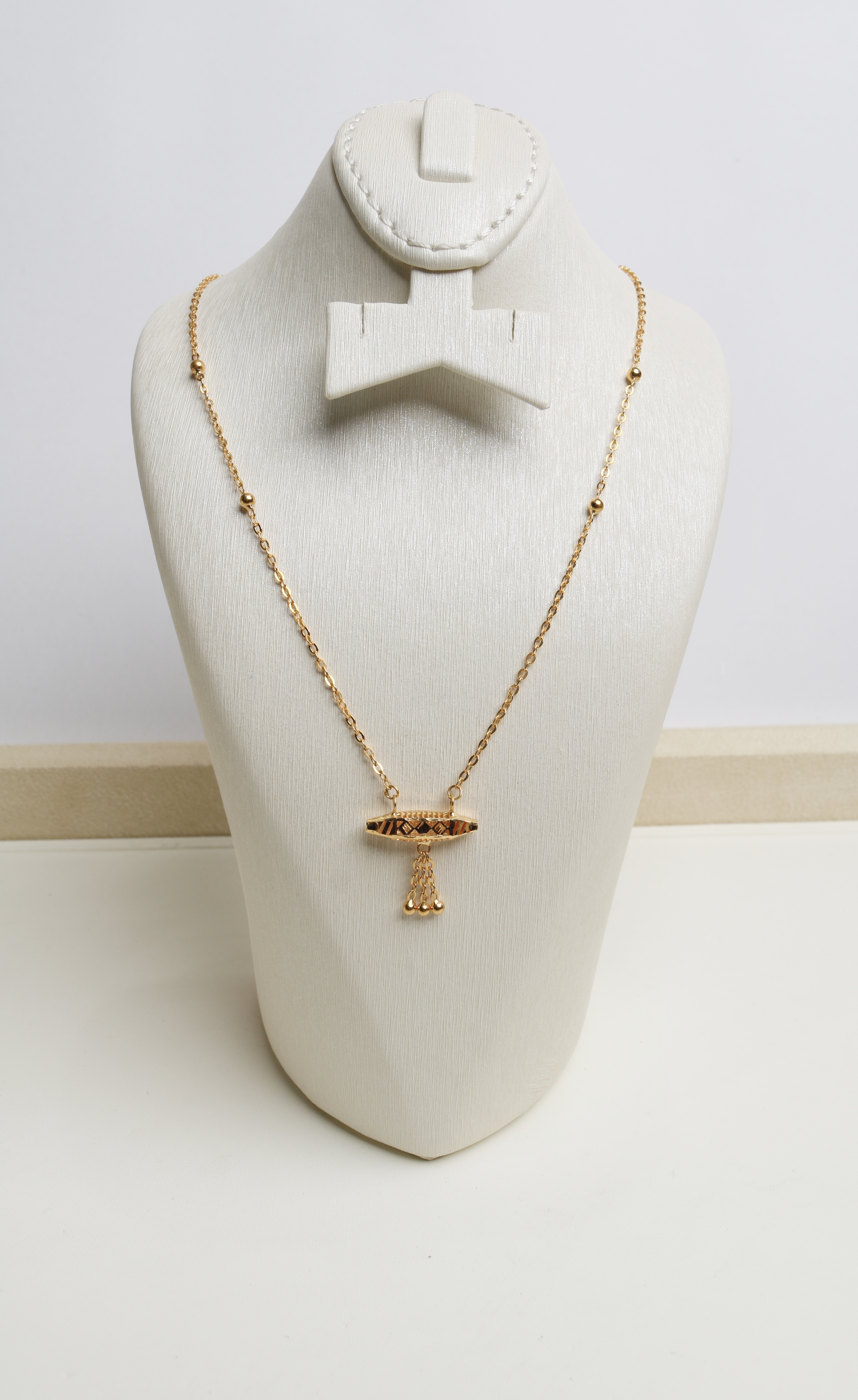 21-karat gold choker for children, made in Oman