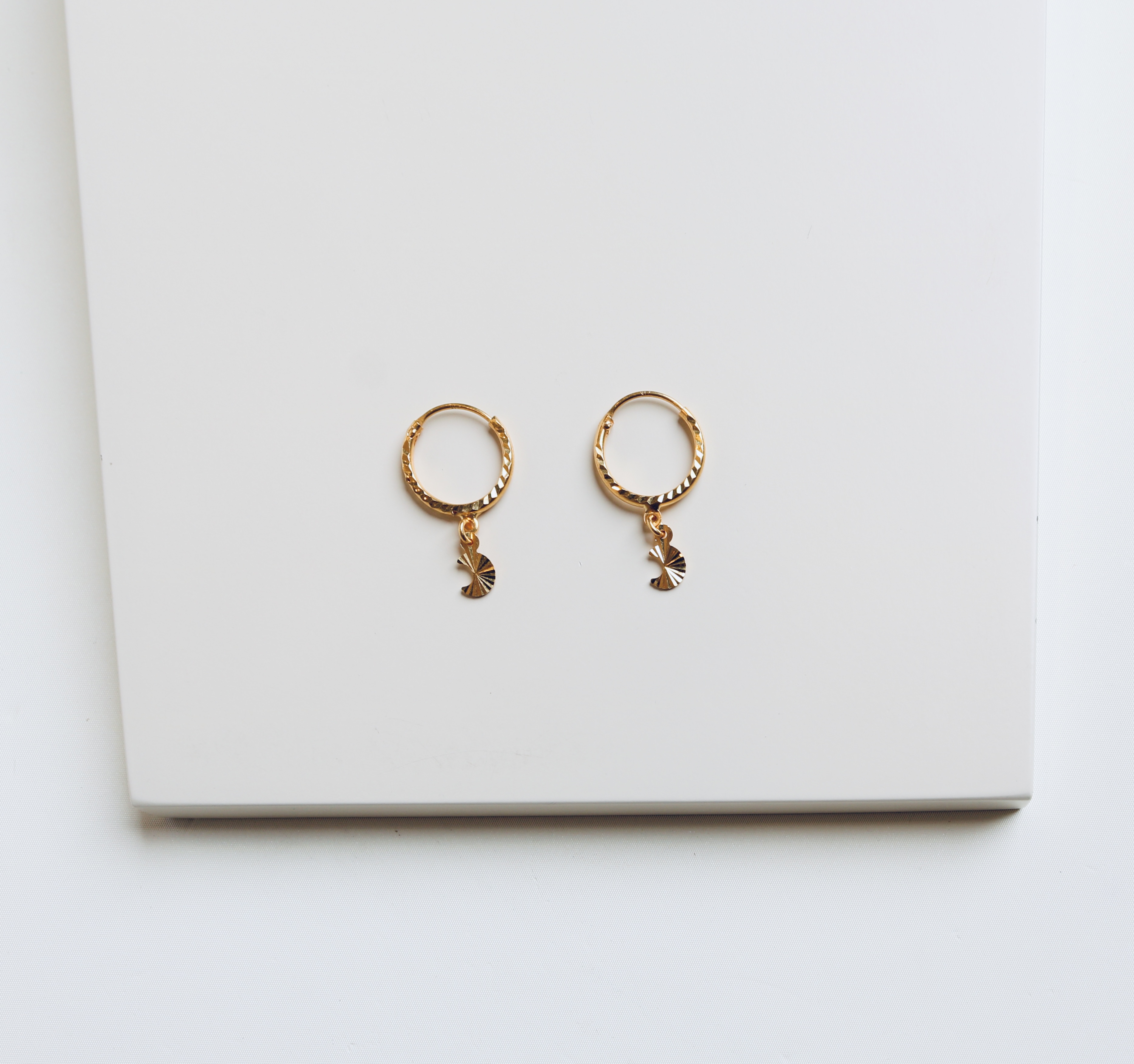 Children's round earrings, 21 karat gold, made in Singapore - (S-0166)