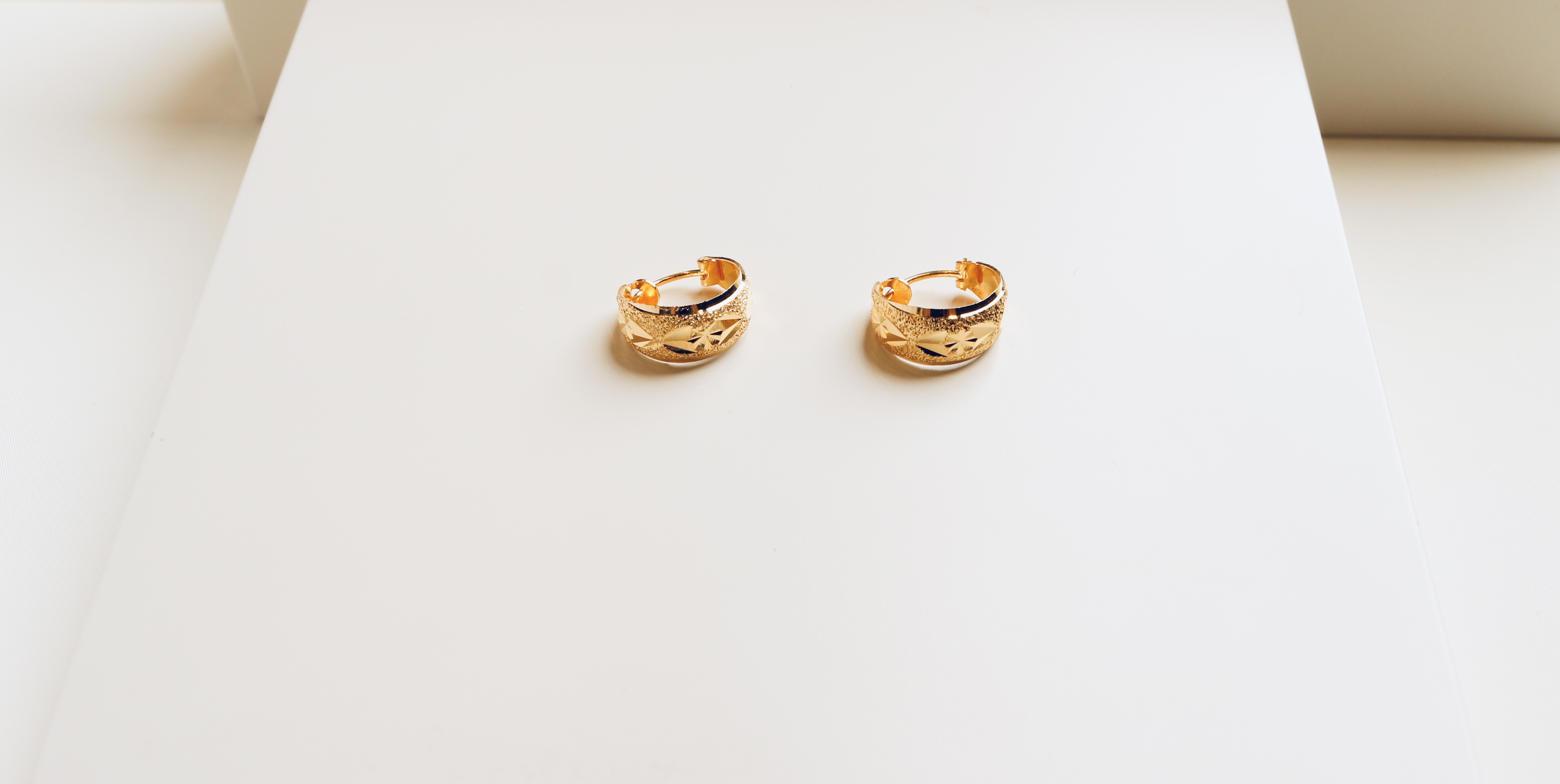 Children's round earrings, 21 karat gold, made in Singapore - (S-0170)