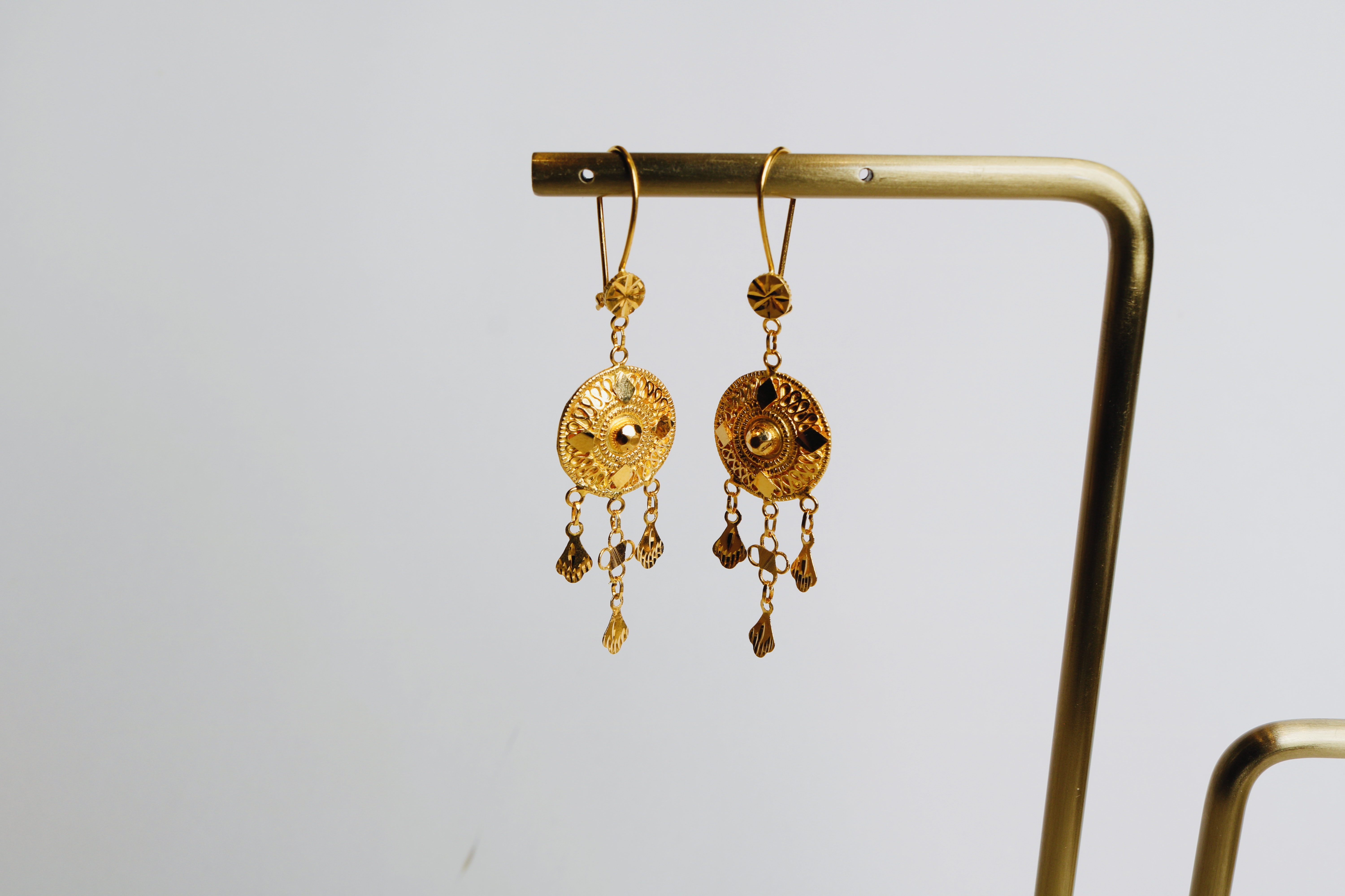 21-karat gold pendant earrings, Omani made - (S-0180)
