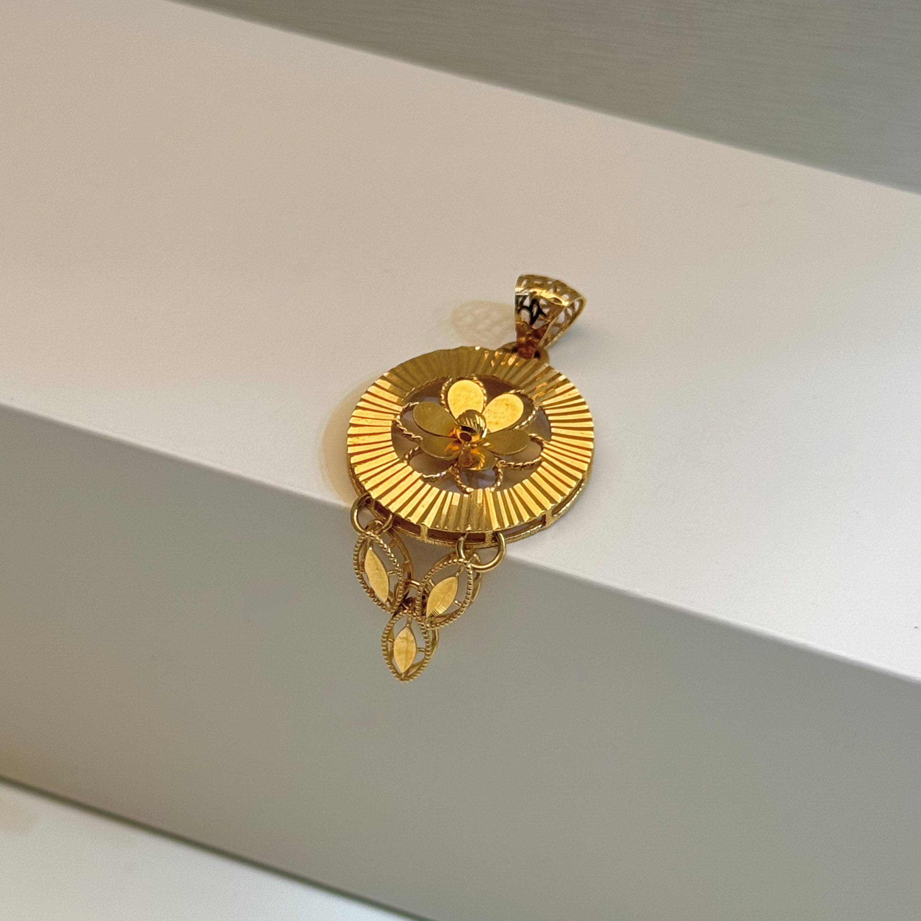 21-karat gold pendant heart, made in the UAE - (S-0023) 21-karat gold pendant heart, made in the UAE - (S-0023)