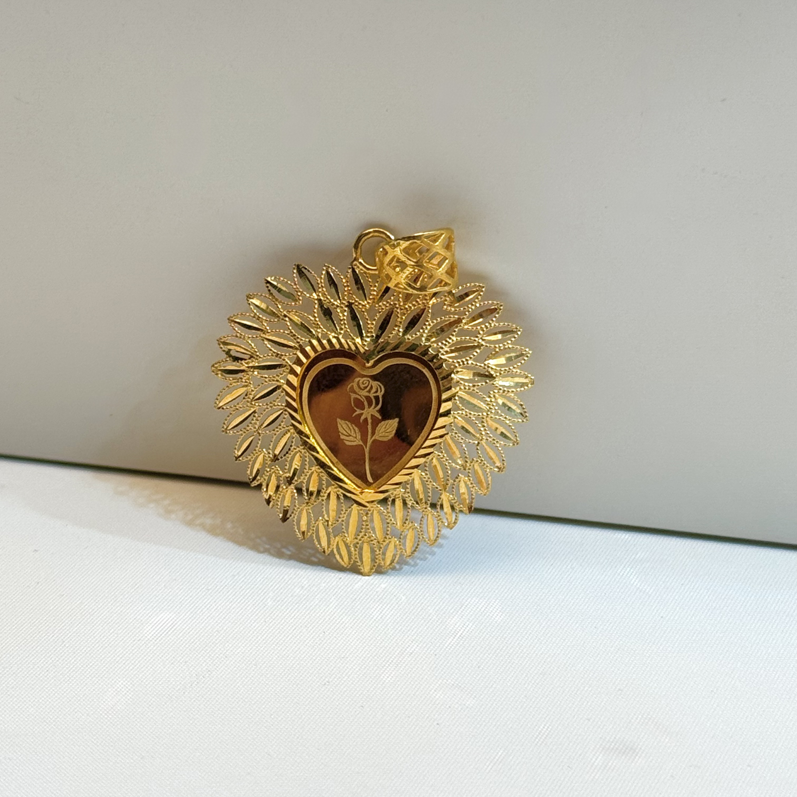 21 karat gold pendant heart, made in Turkey - (S-0024) 21 karat gold pendant heart, made in Turkey - (S-0024)