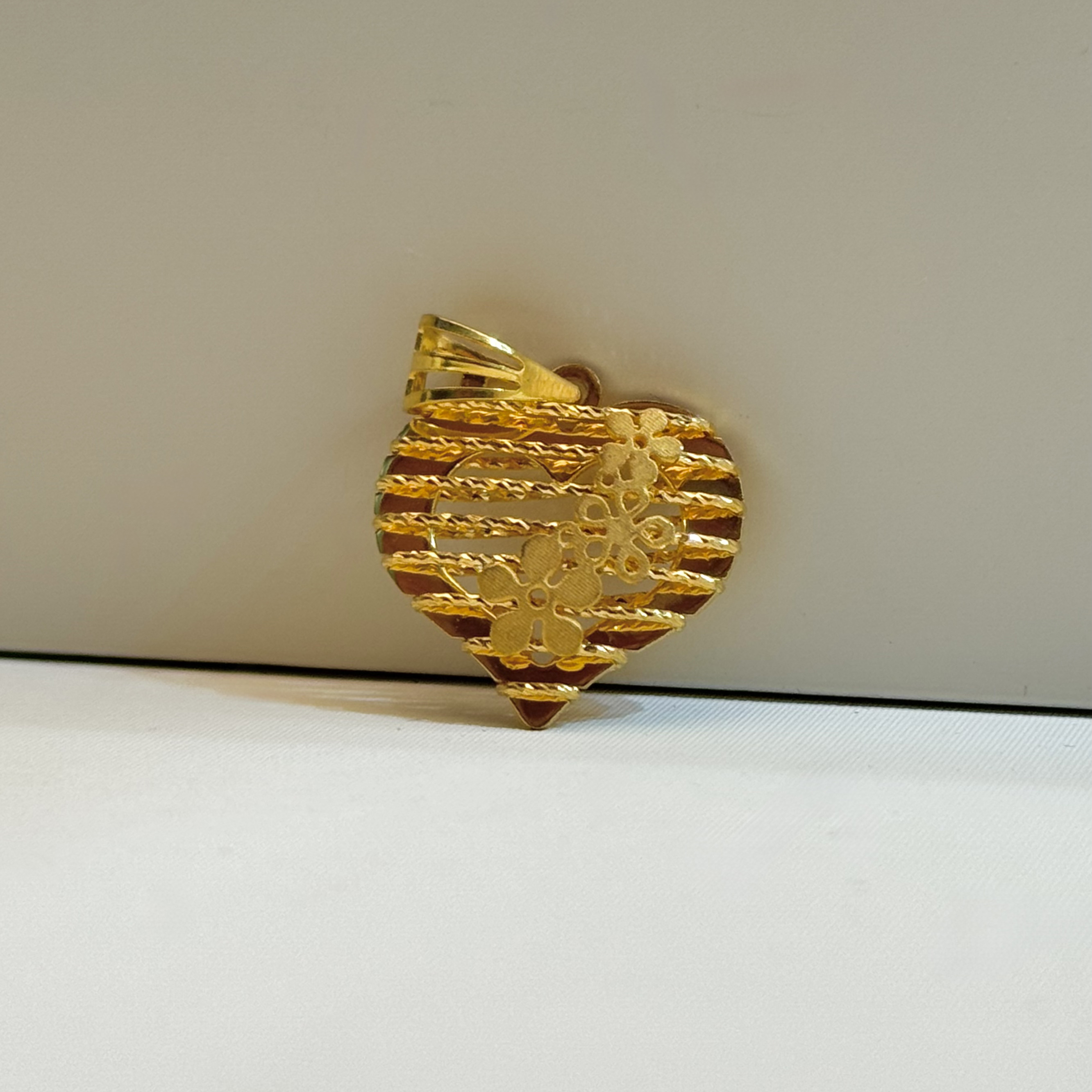 21 karat gold pendant heart, made in Turkey - (S-0025) 21 karat gold pendant heart, made in Turkey - (S-0025)