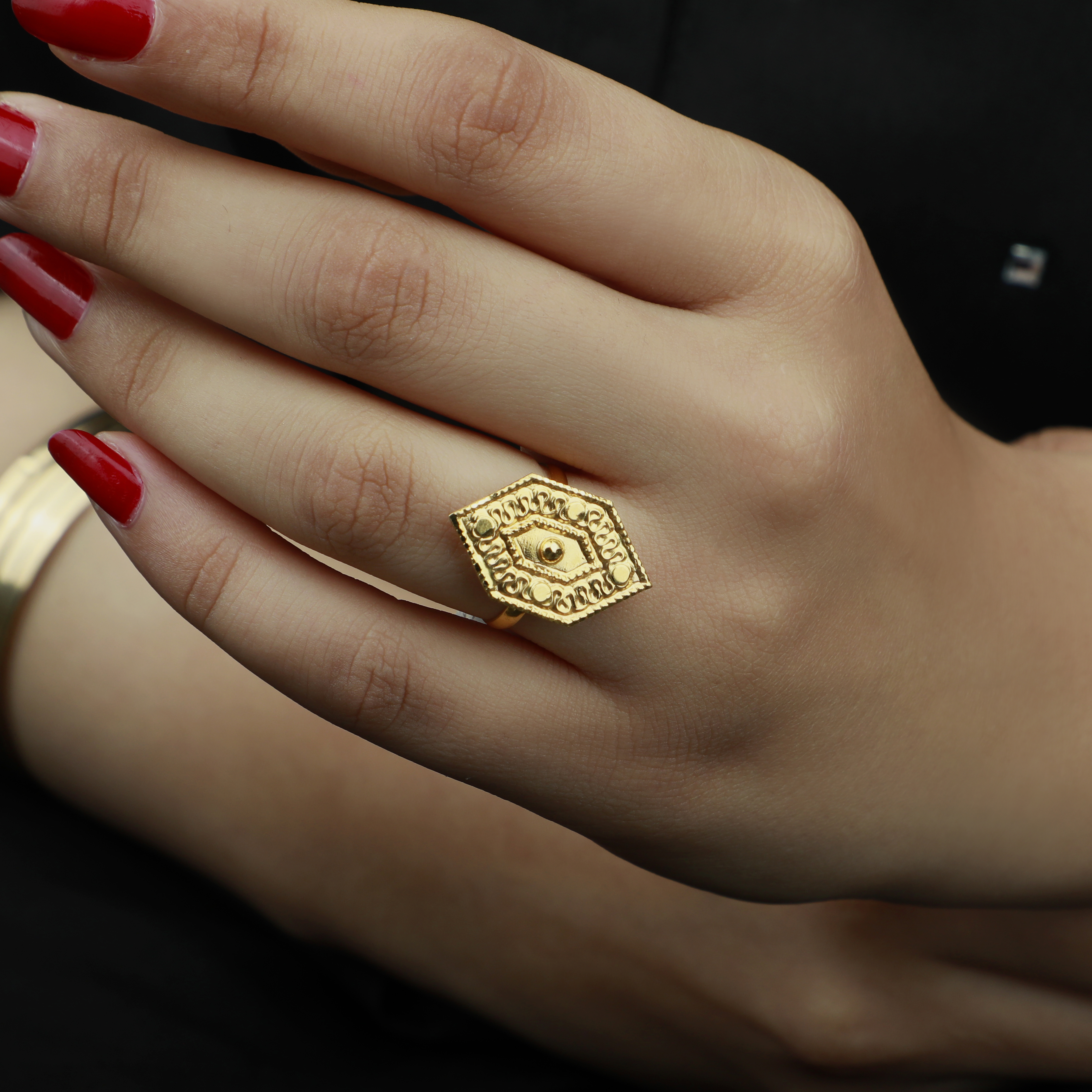 21-karat gold ring, Omani made - (S-0057)