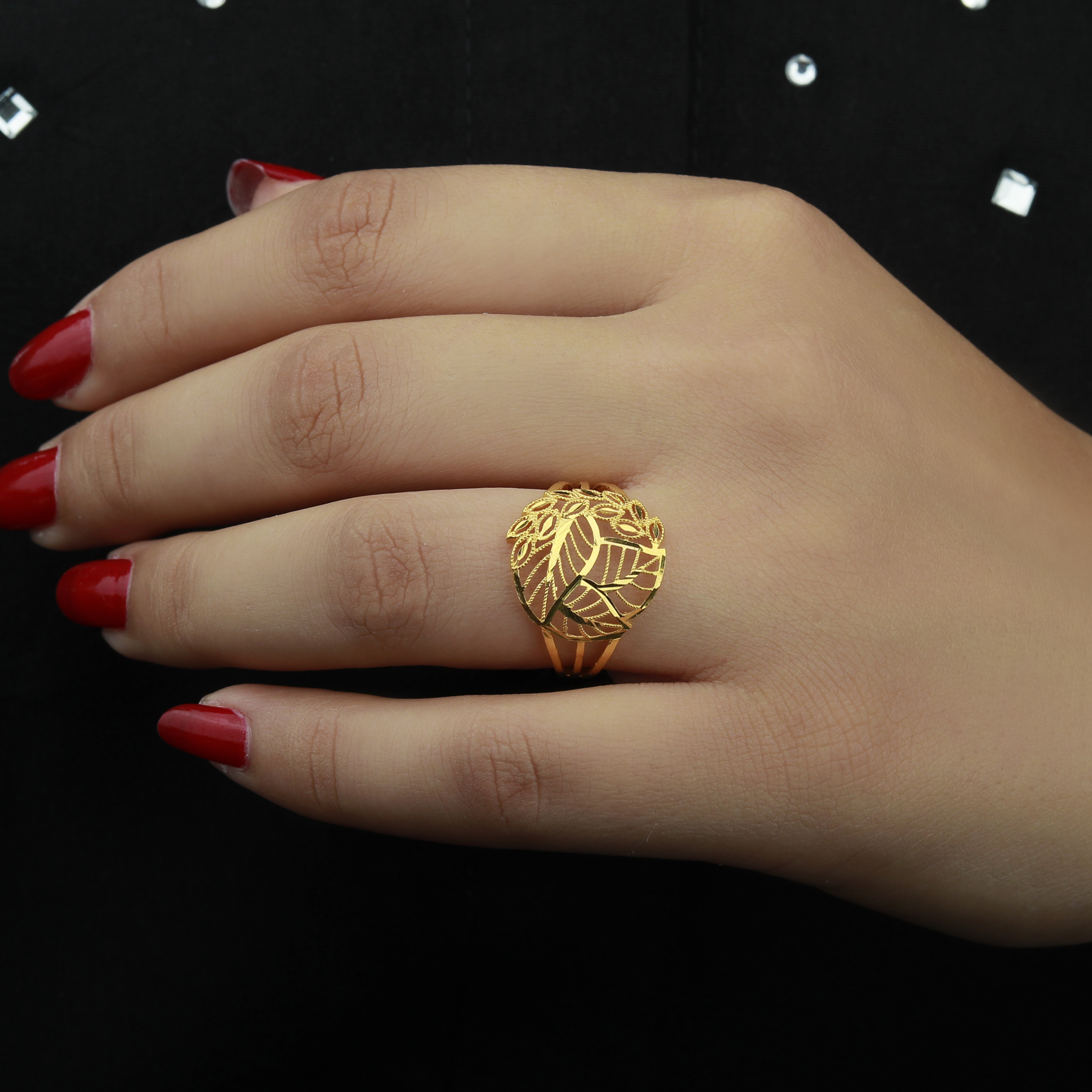 21-karat gold ring, made in Kuwait - (S-0079)