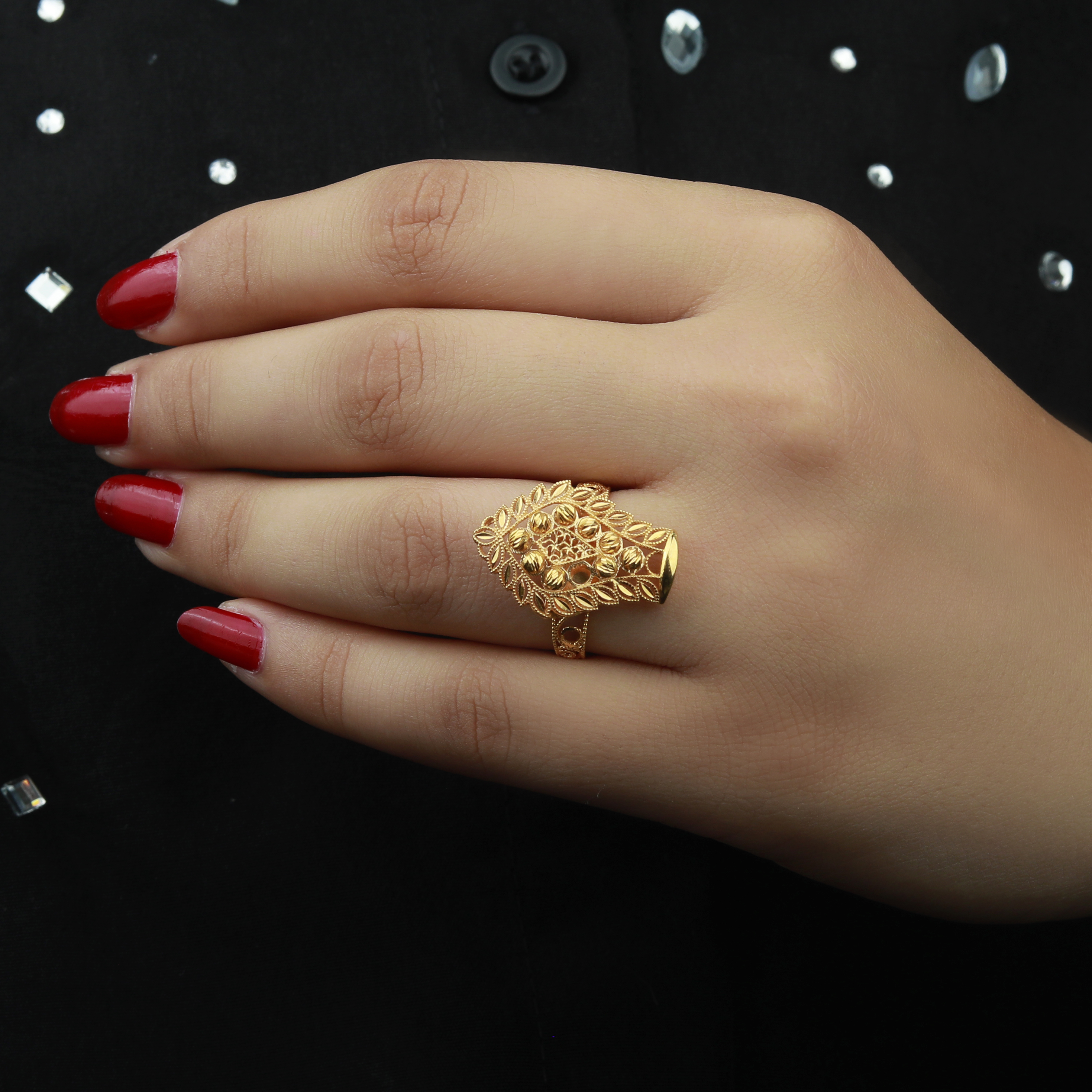 21-karat gold ring, made in Kuwait - (S-0085)