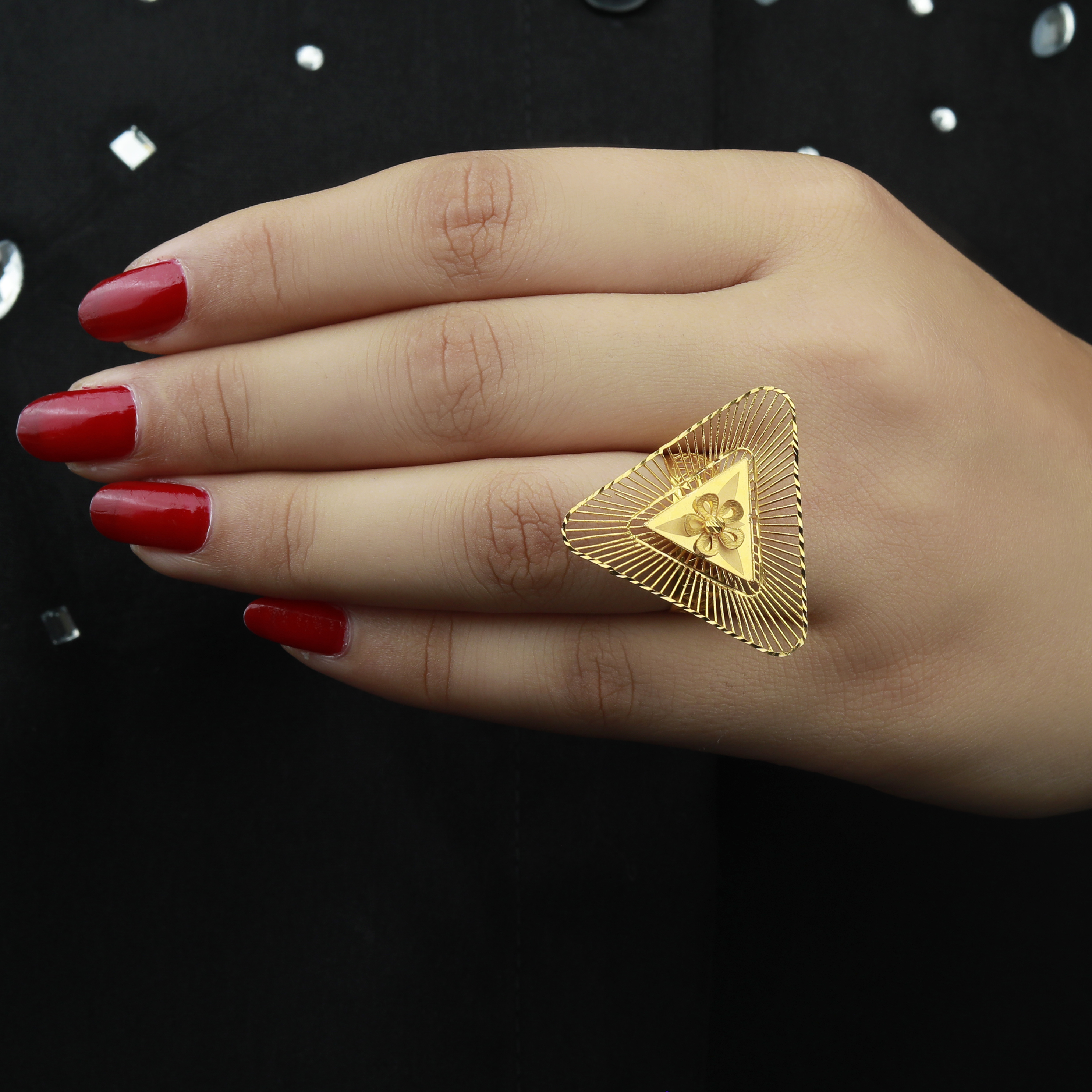 21-karat gold ring, made in Kuwait - (S-0087)