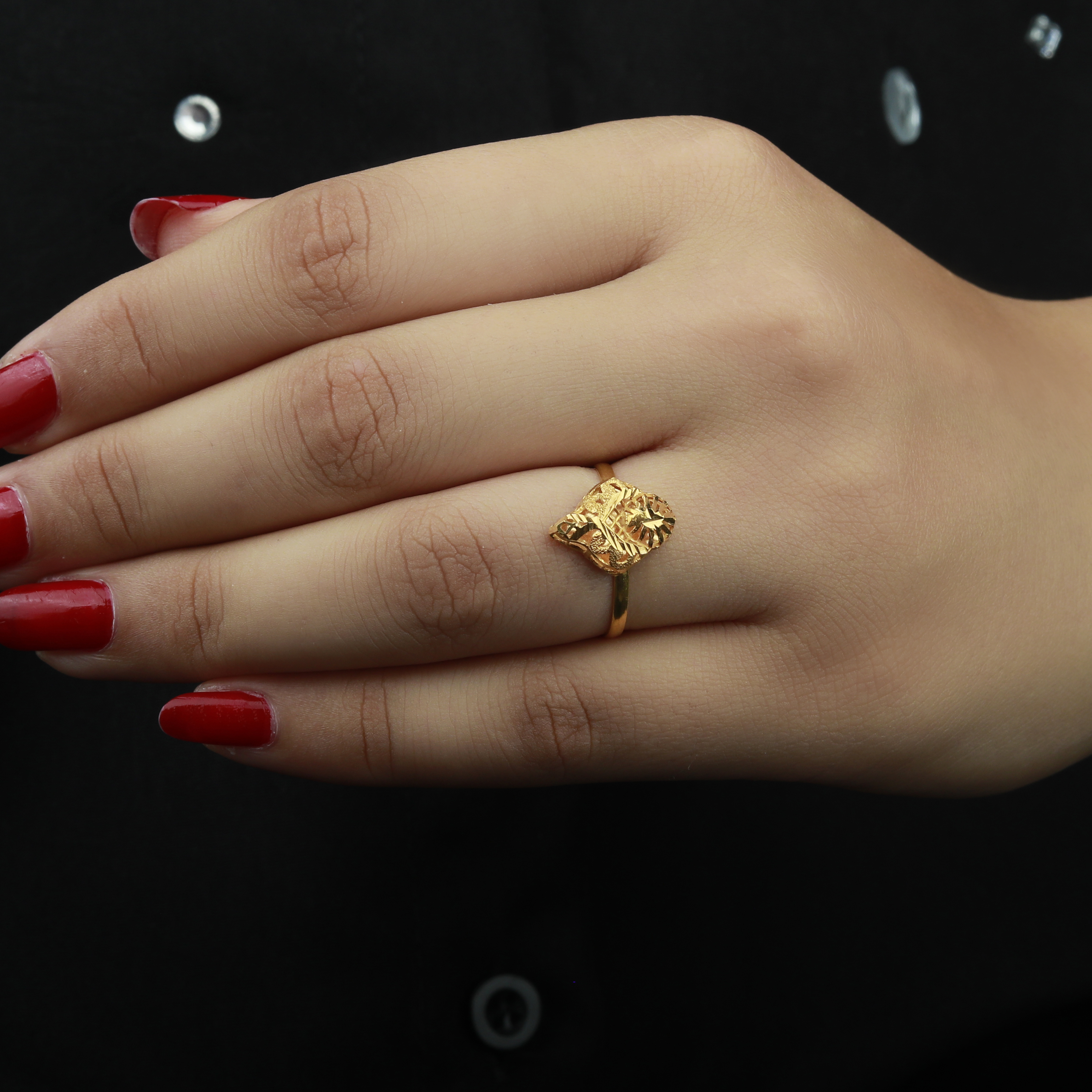 21-karat gold ring, made in Kuwait - (S-0088)